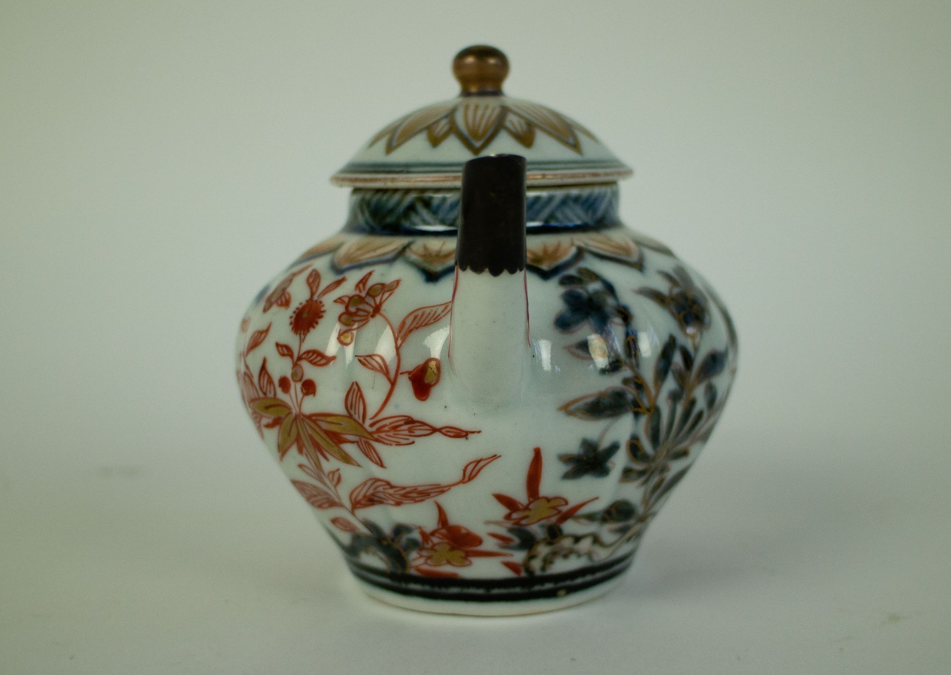 A Chinese imari tea pot - Bild 2 aus 5