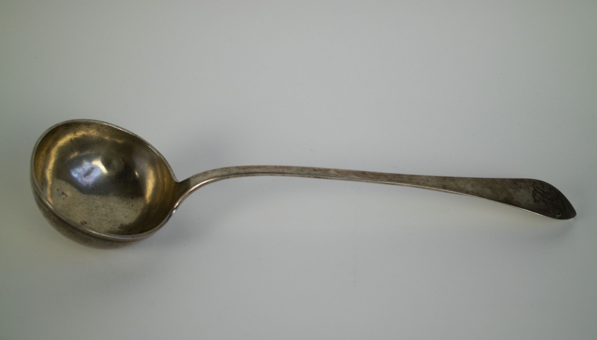 An early 19th C. Belgian silver soup ladle - Bild 2 aus 5