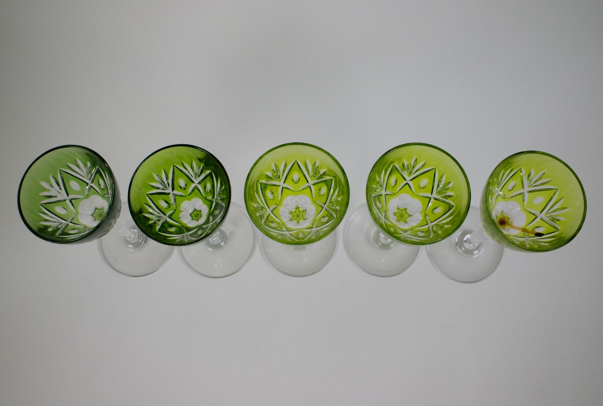 Lot with 5 green crystal Val Saint Lambert wine glasses - Image 2 of 2