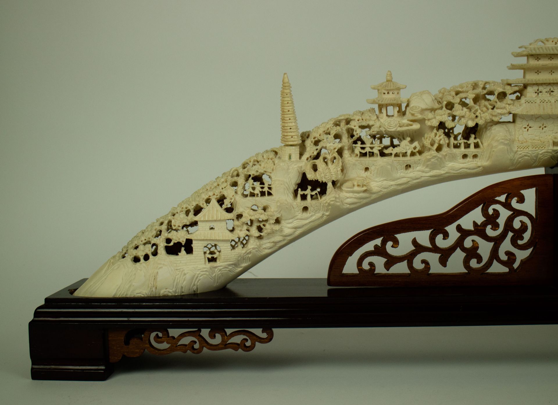Chinese carved tooth with pagodas - Bild 7 aus 8