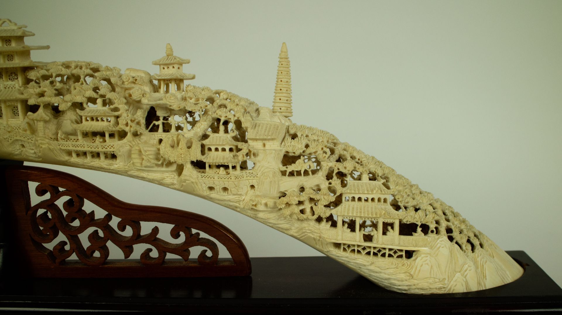 Chinese carved tooth with pagodas - Bild 2 aus 8