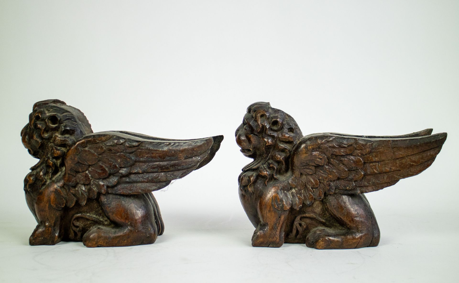 2 wooden winged lions 17thC - Image 5 of 6