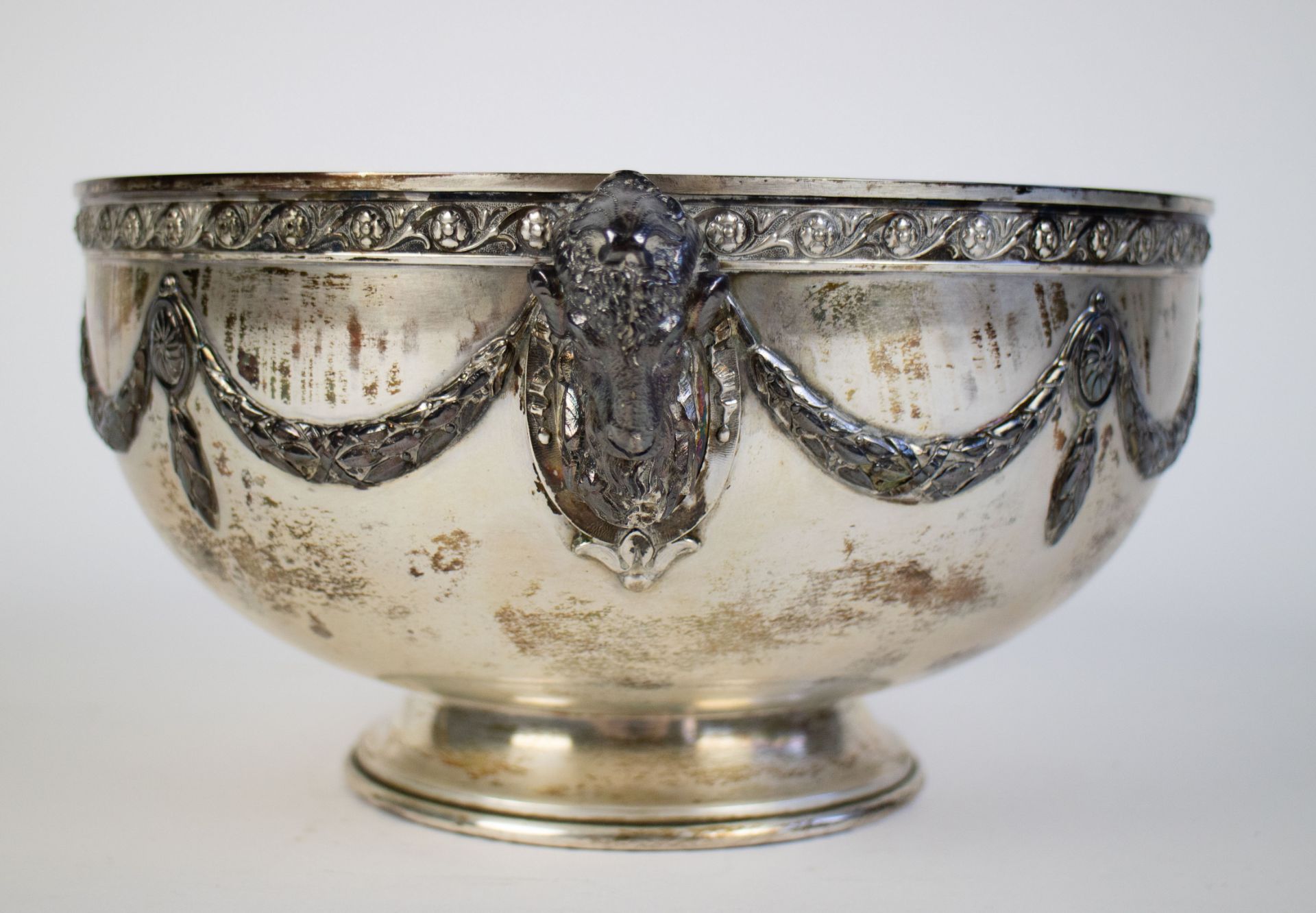 Silver bowl decorated with ram heads - Image 3 of 7
