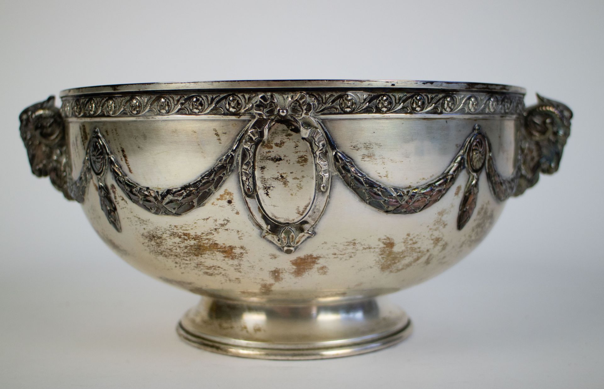 Silver bowl decorated with ram heads - Image 4 of 7