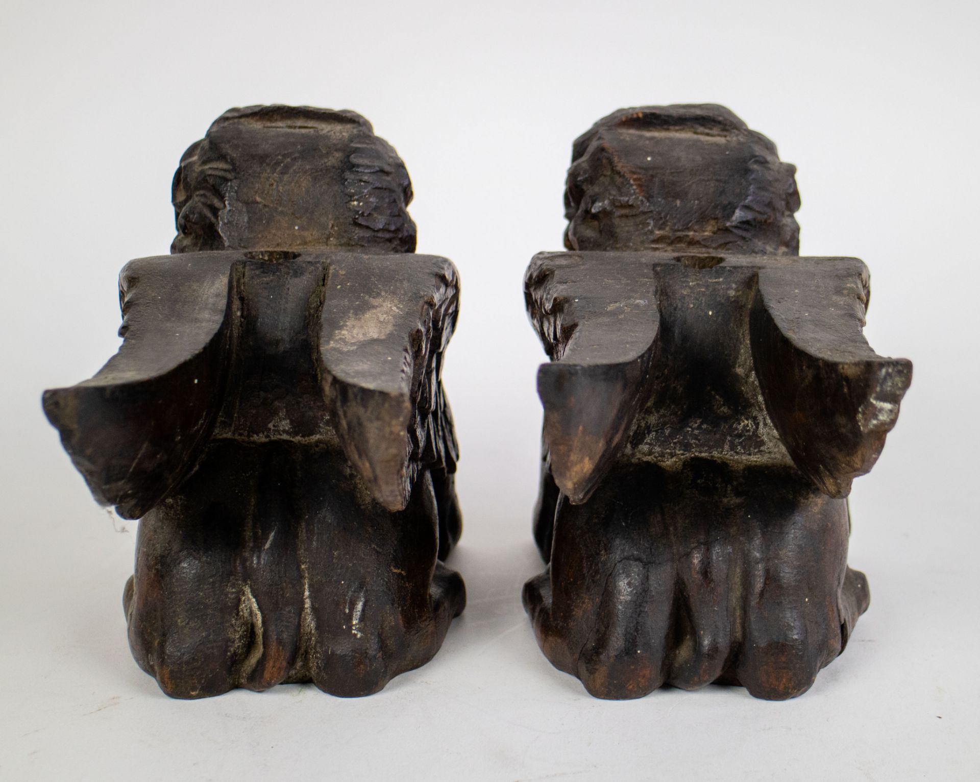 2 wooden winged lions 17thC - Image 4 of 6