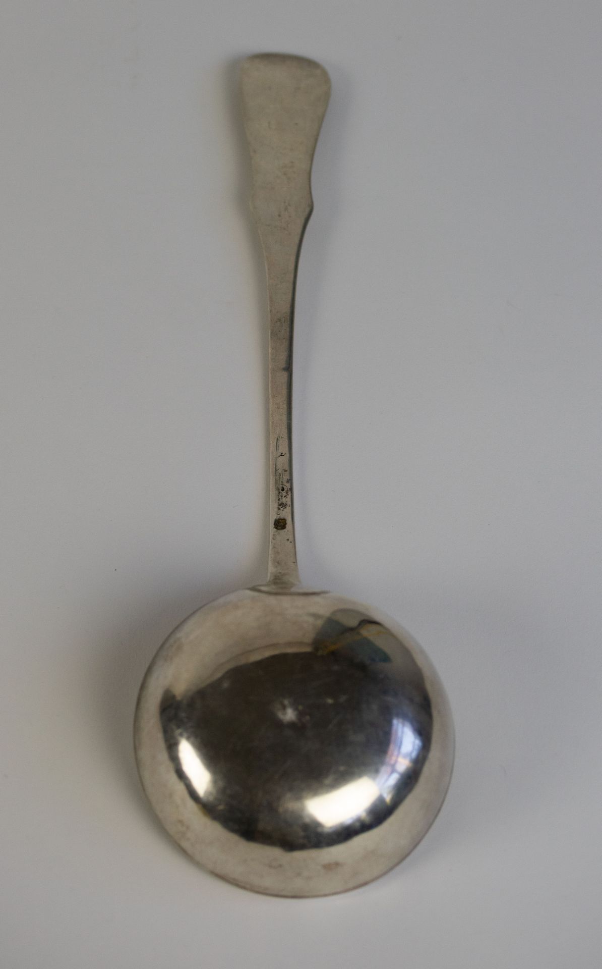An early 18thC silver gilt vermeil ladle - Bild 4 aus 4