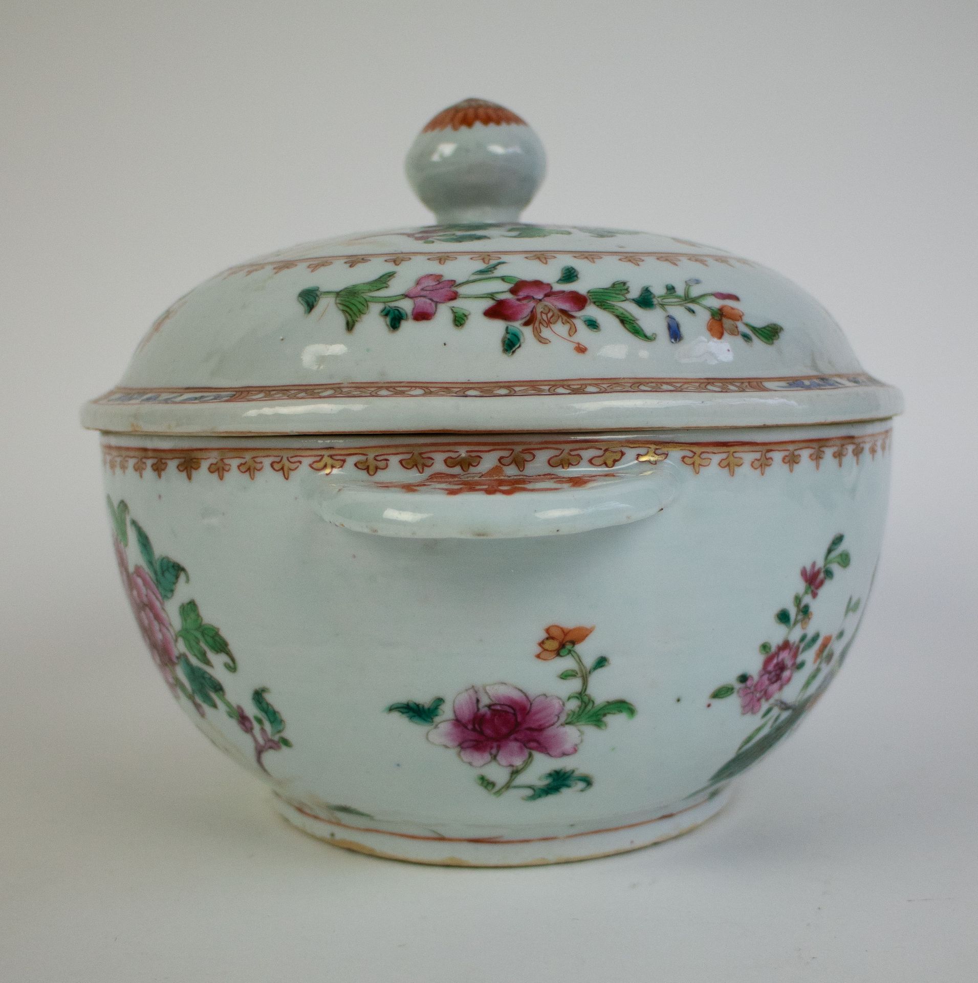 A Chinese Qianlong tureen and plate - Bild 5 aus 14