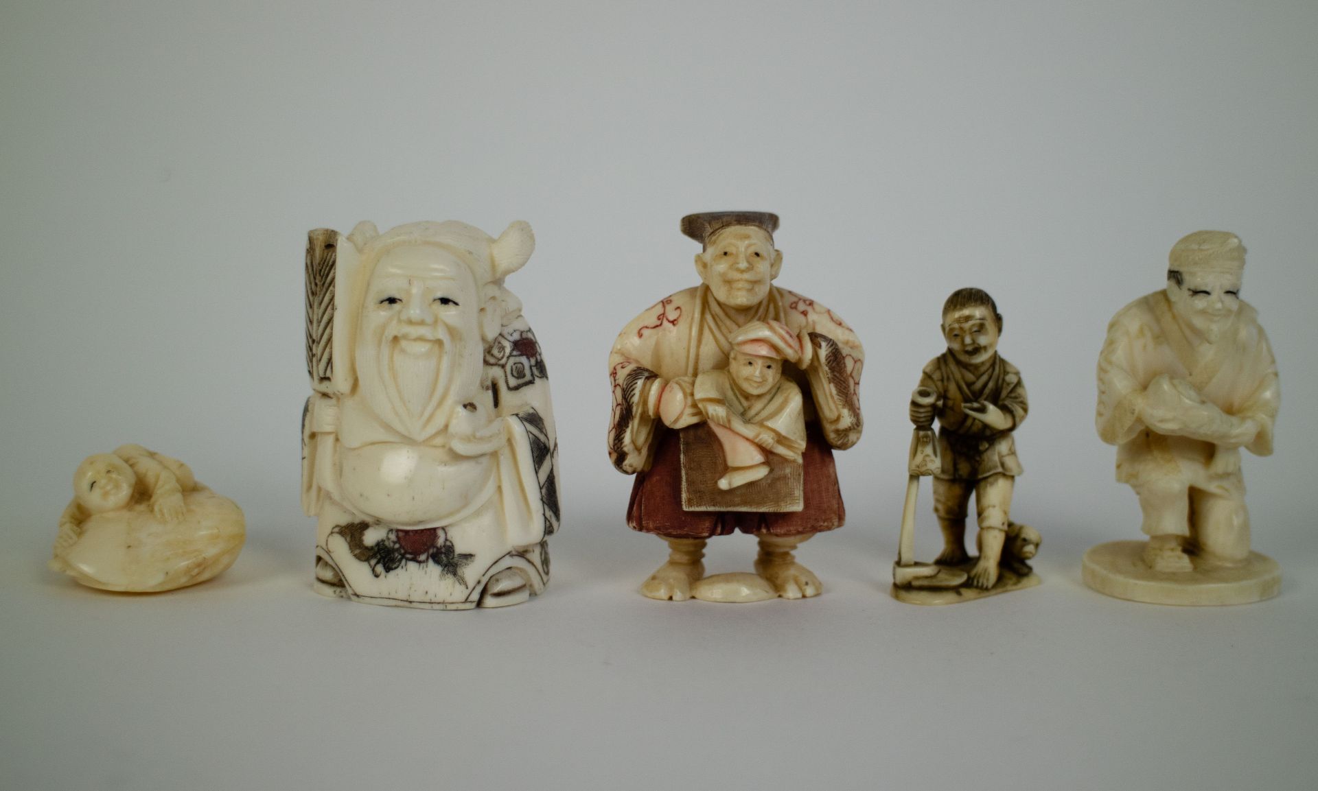 5 Japanese ivory figures