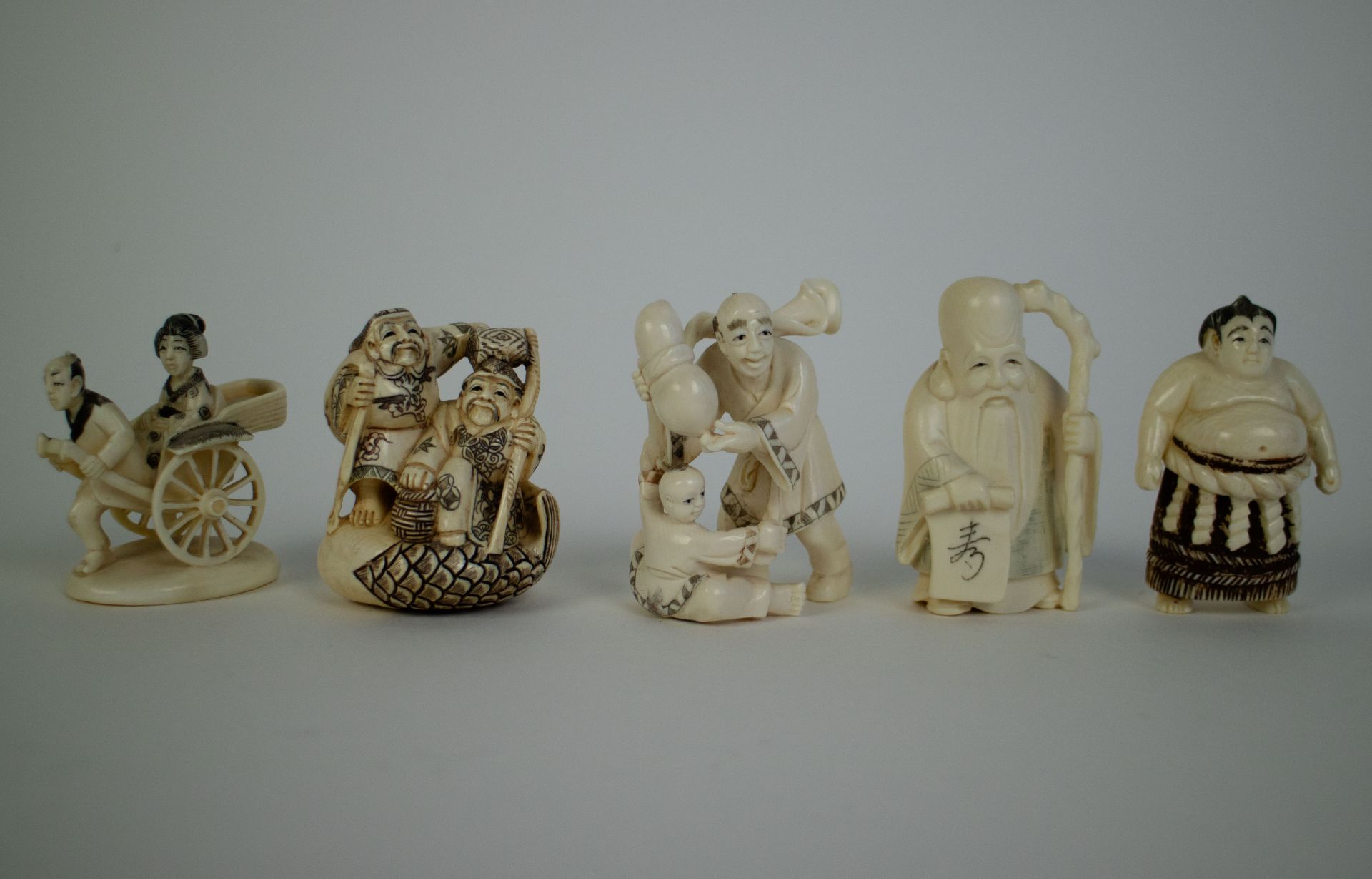 5 Japanese ivory figures/netsukes