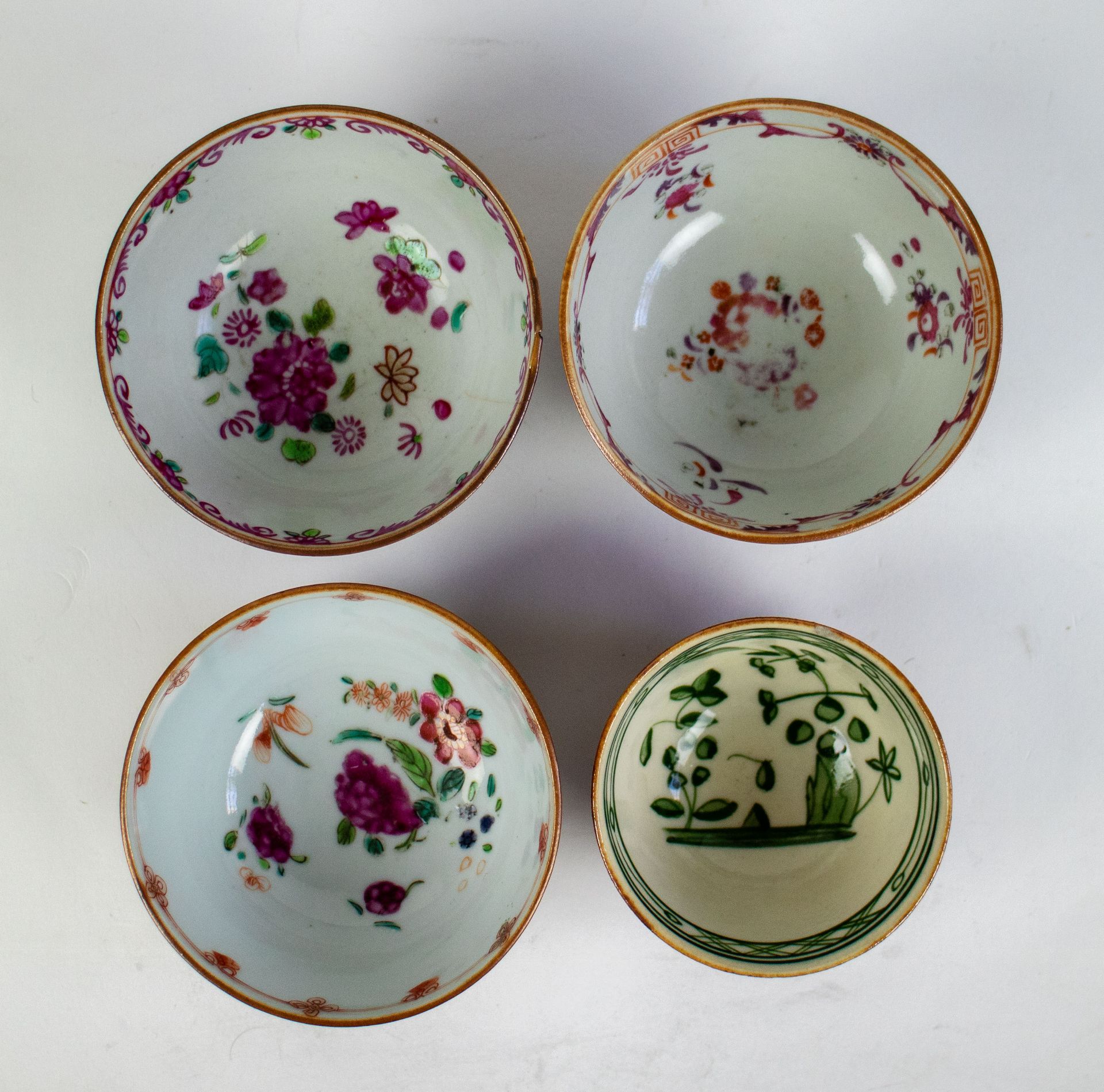 A lot with various 18thC Chinese porcelain - Bild 2 aus 7