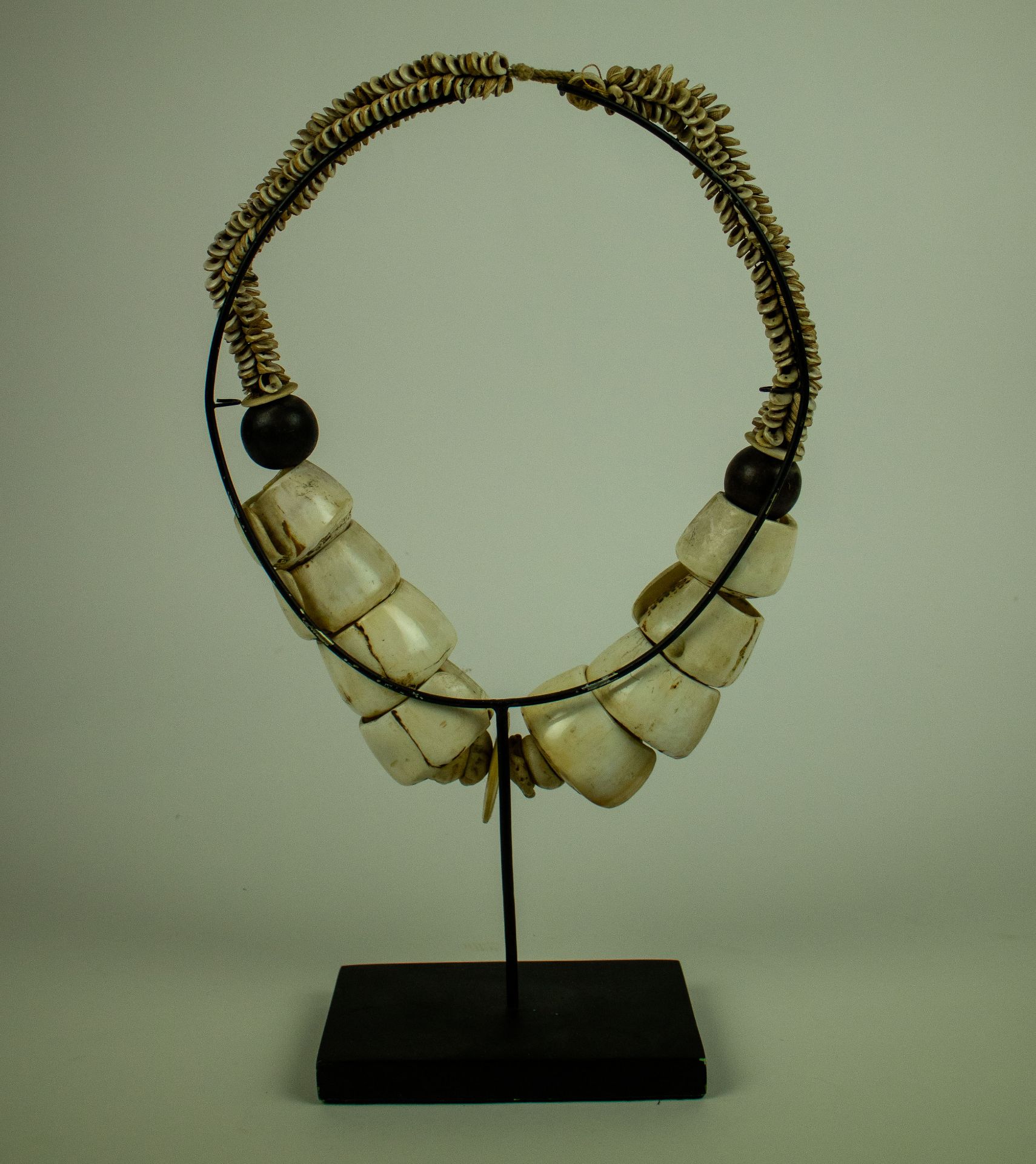 Necklace with shells (Polynesia) - Bild 2 aus 2