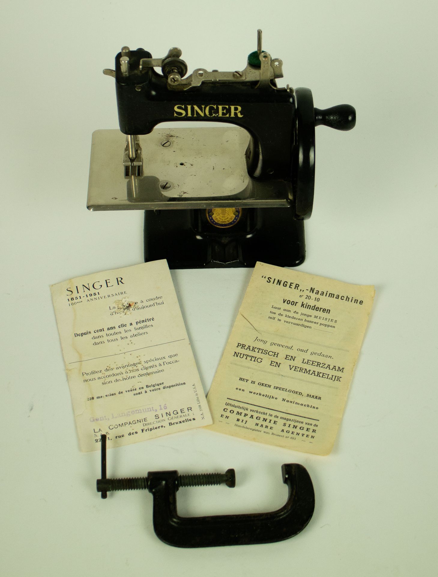 Singer sewing machine 1951 - Image 2 of 2