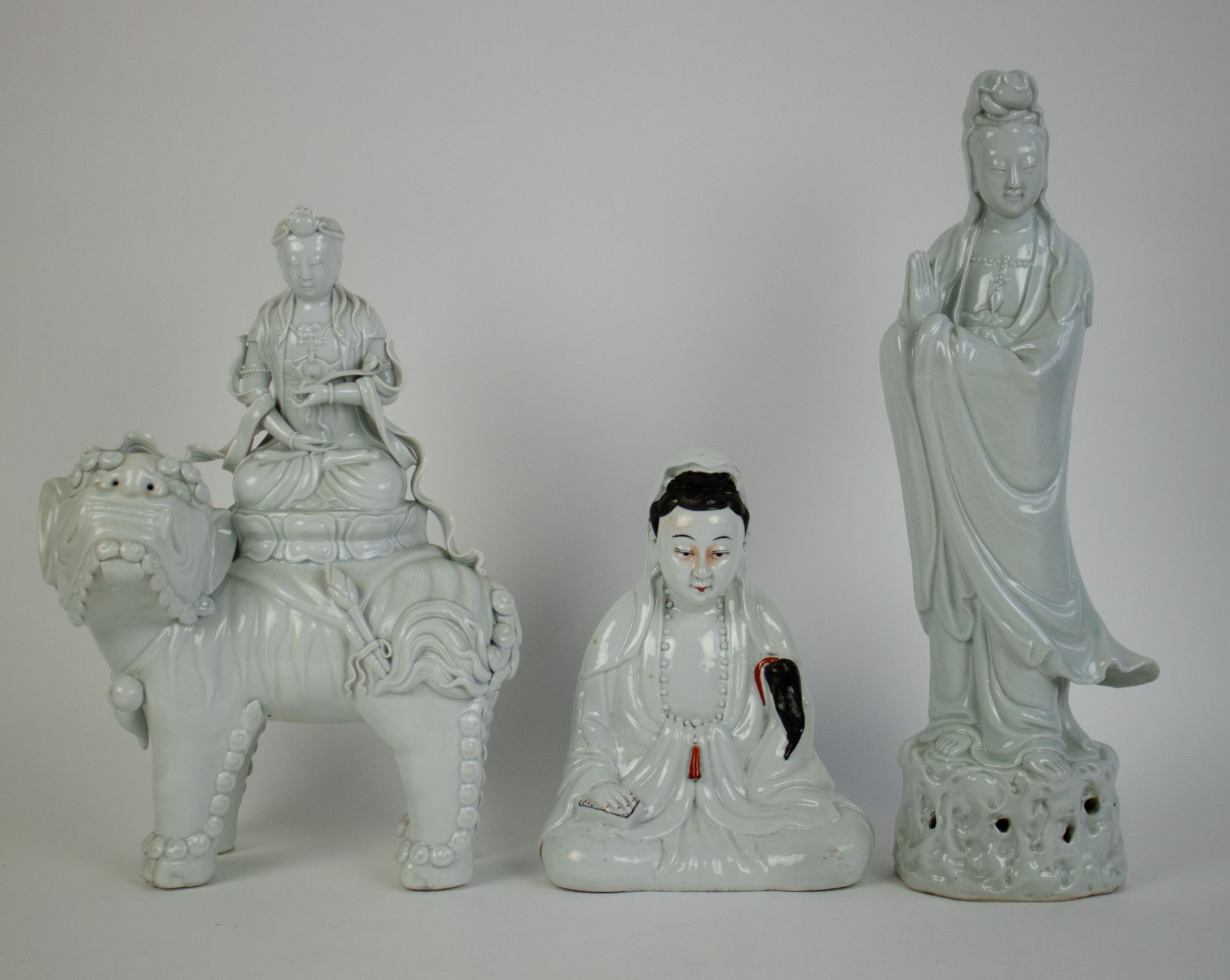 Lot with 3 blanc de Chine figures