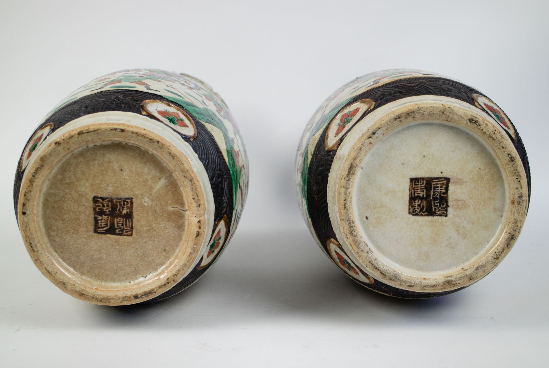A pair of Chinese Nankin vases - Image 3 of 3