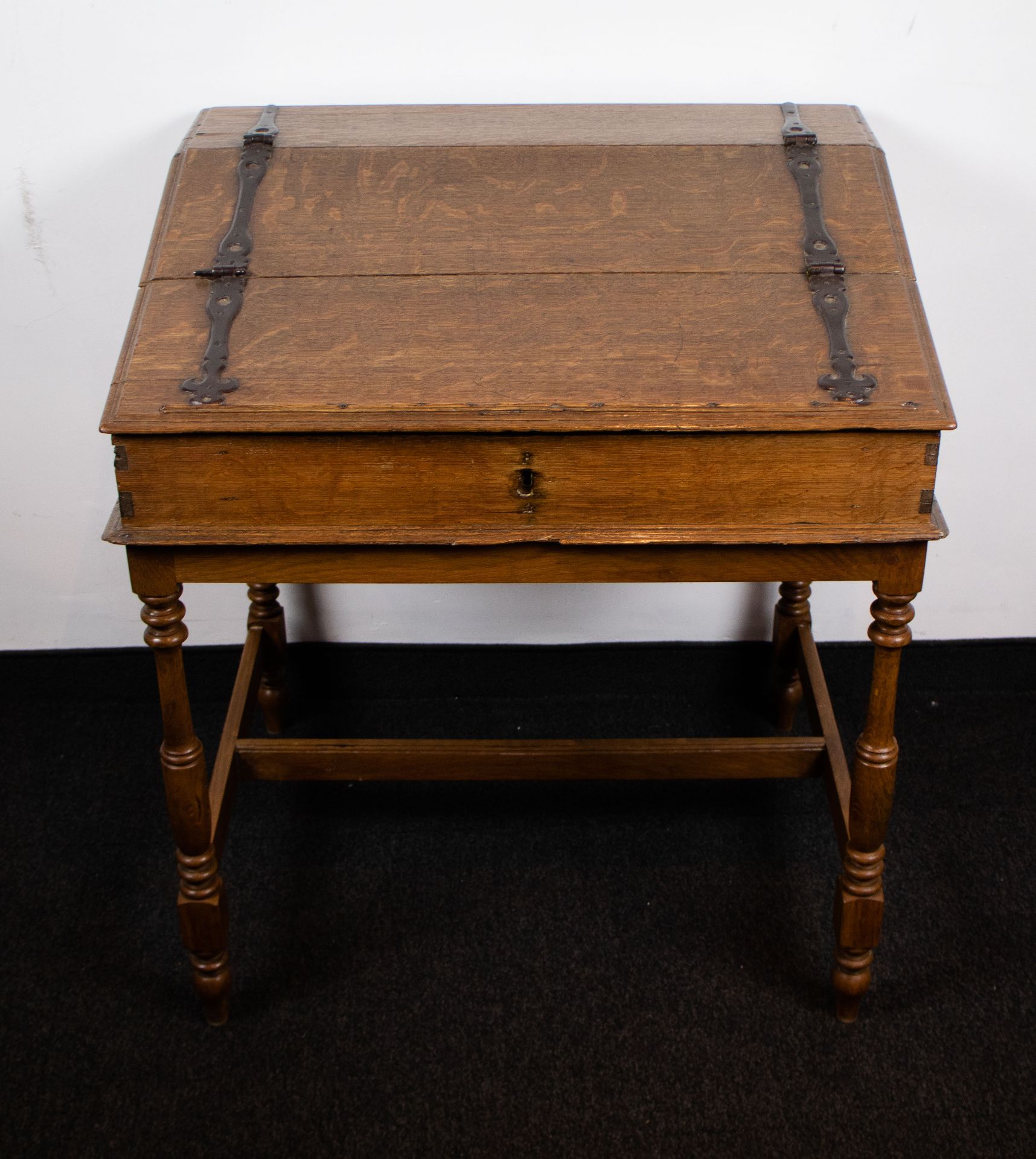 Clerks desk and writing chest - Bild 2 aus 4