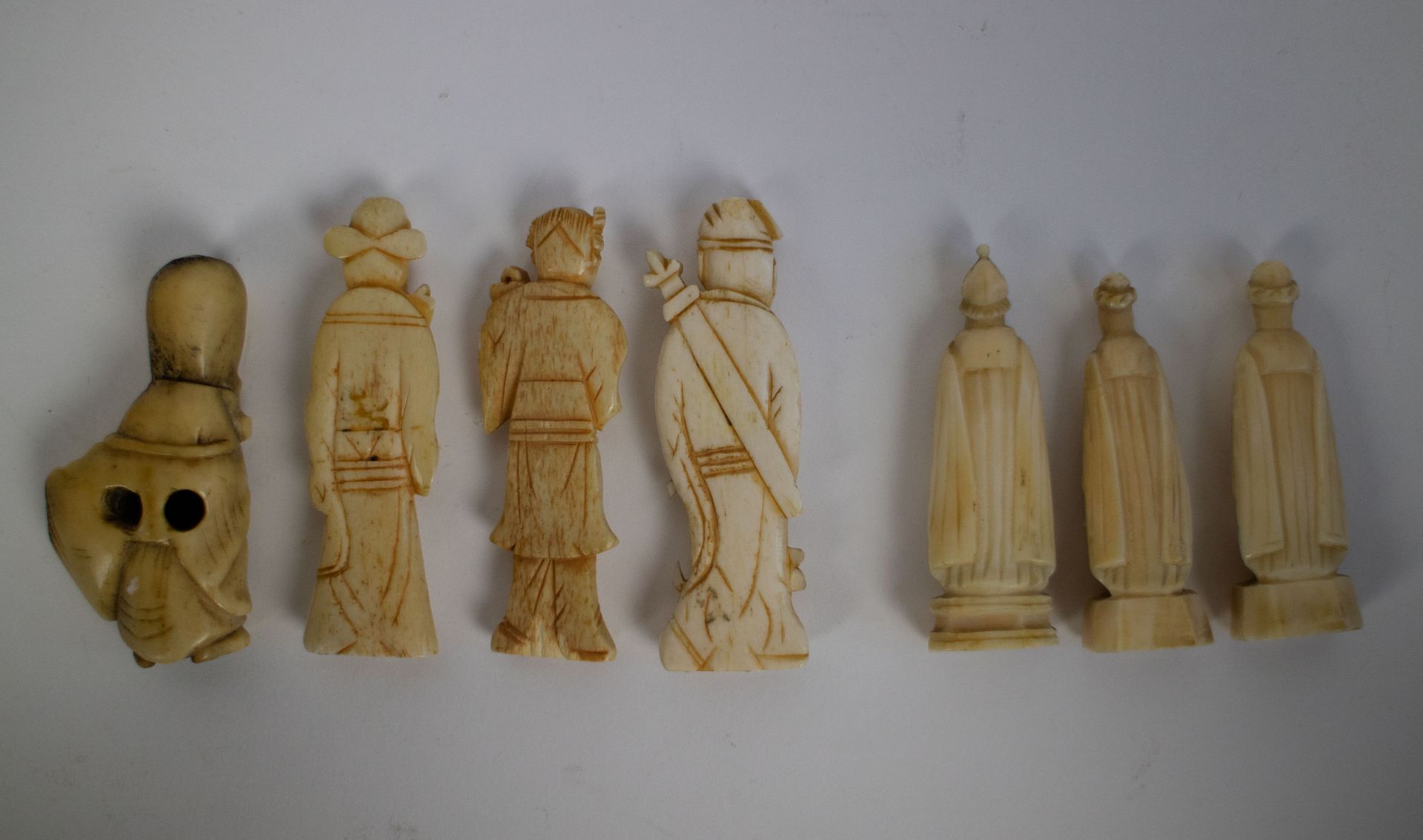 Lot with various ivory figures/netsuke - Bild 2 aus 2