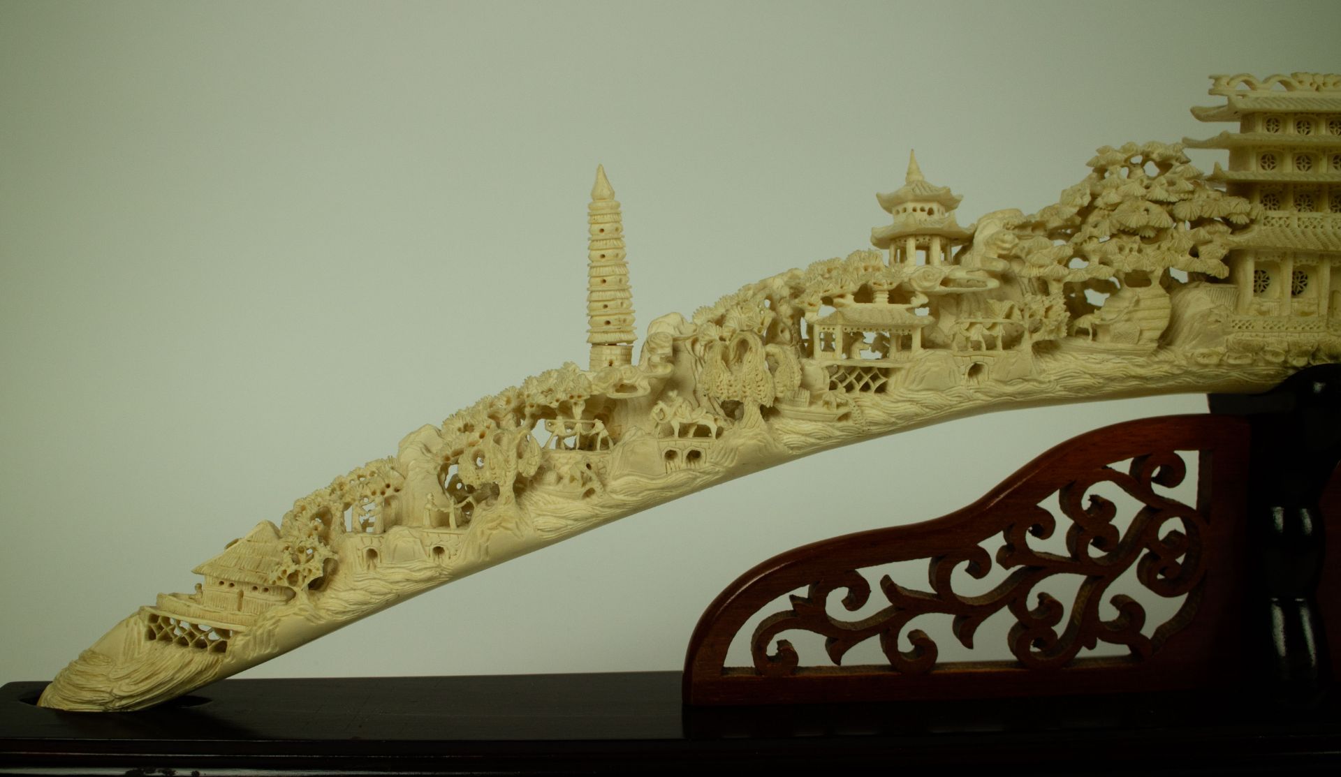 Chinese carved tooth with pagodas - Bild 4 aus 8