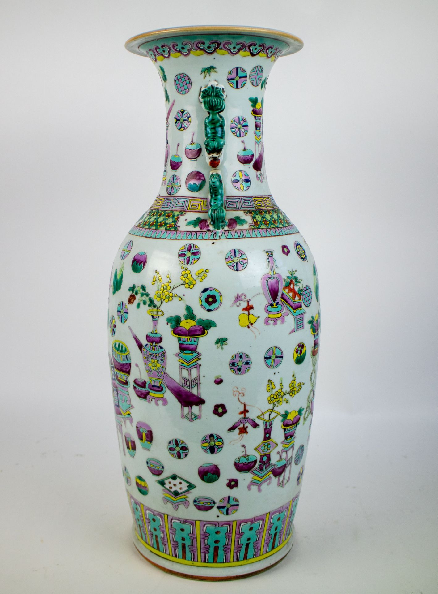 A Chinese famille rose vase Qing - Bild 4 aus 6