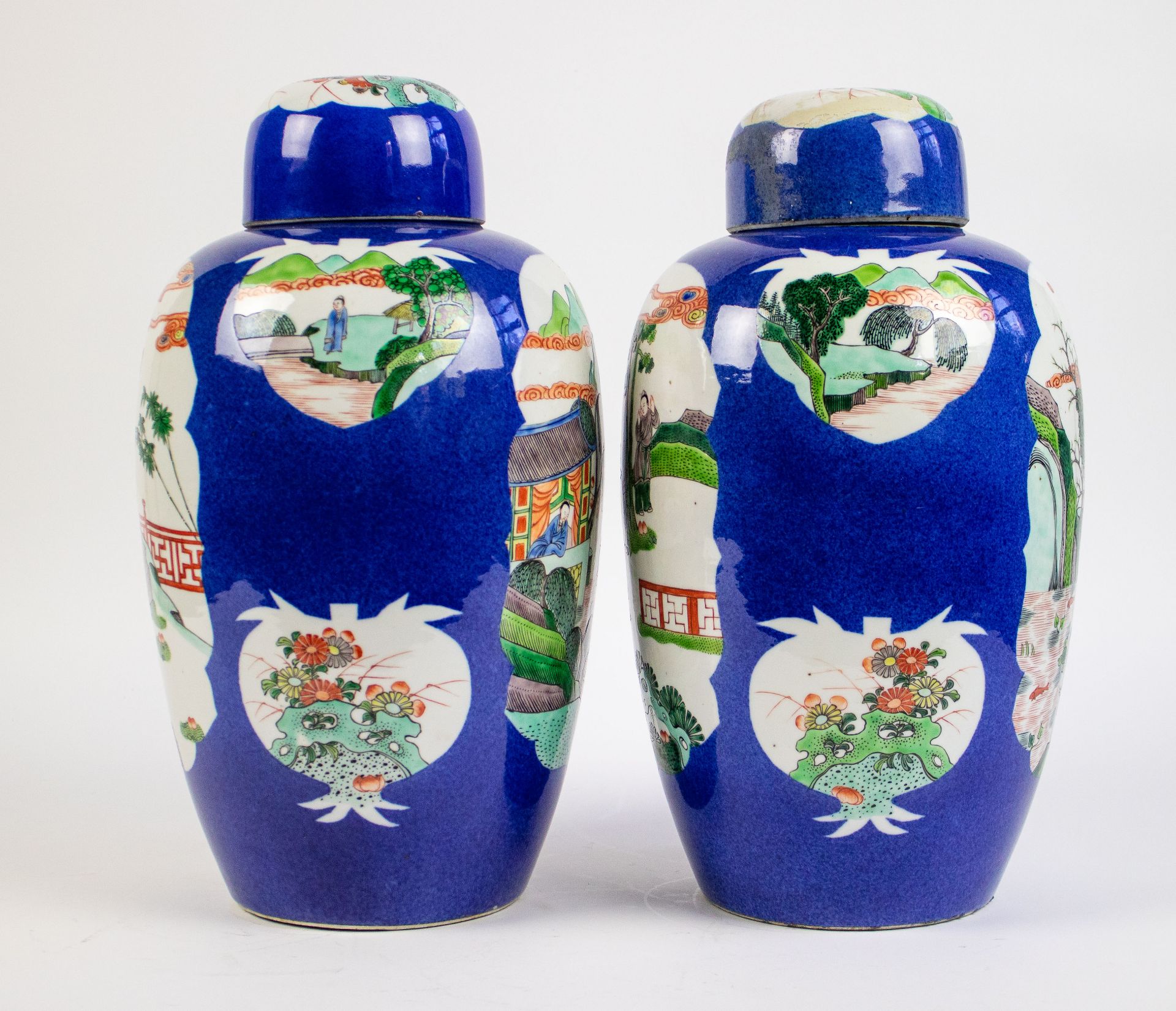 A pair of Kangxi lidded vases - Image 4 of 13