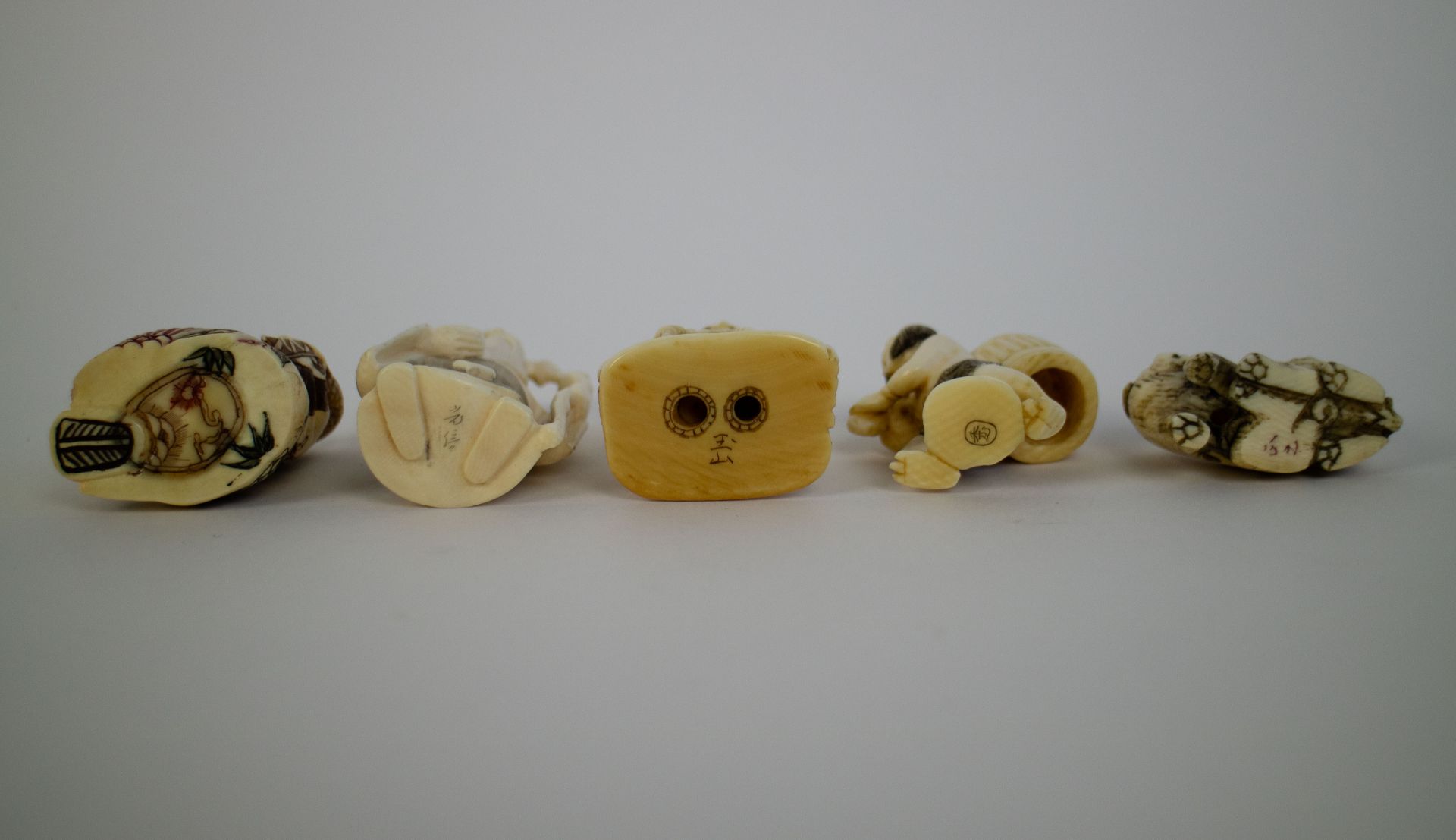 5 Japanese ivory figures/netsukes - Bild 3 aus 3