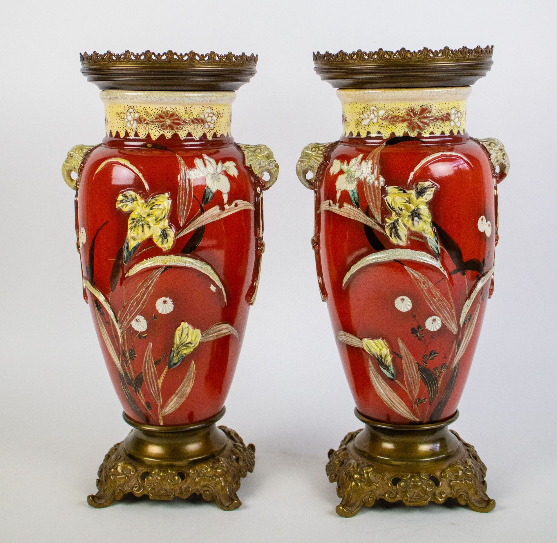 Pair of Japanese vases on a bronze feet - Bild 3 aus 4