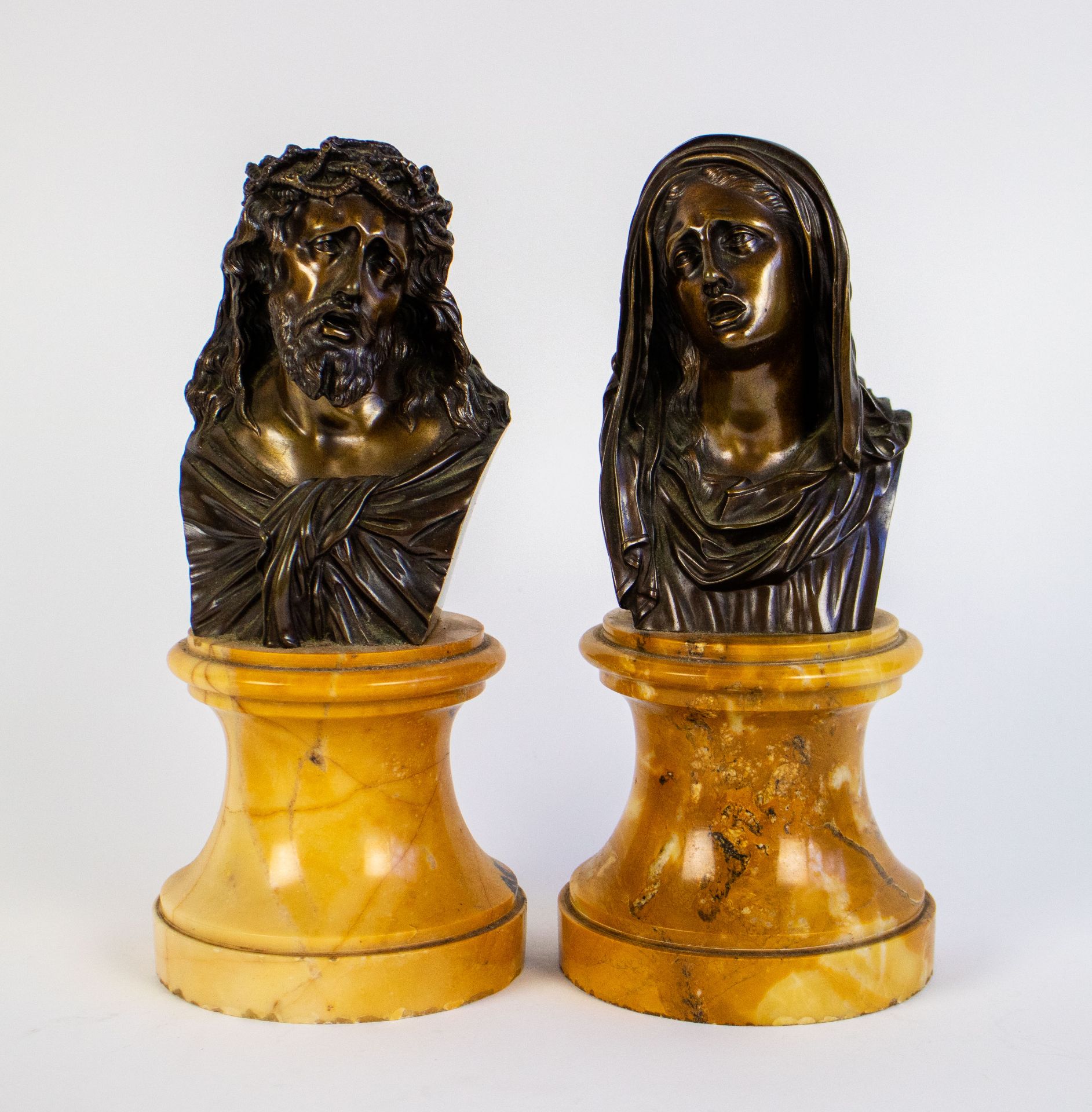 Lot with 2 bronze Marie & Christ on a marble base