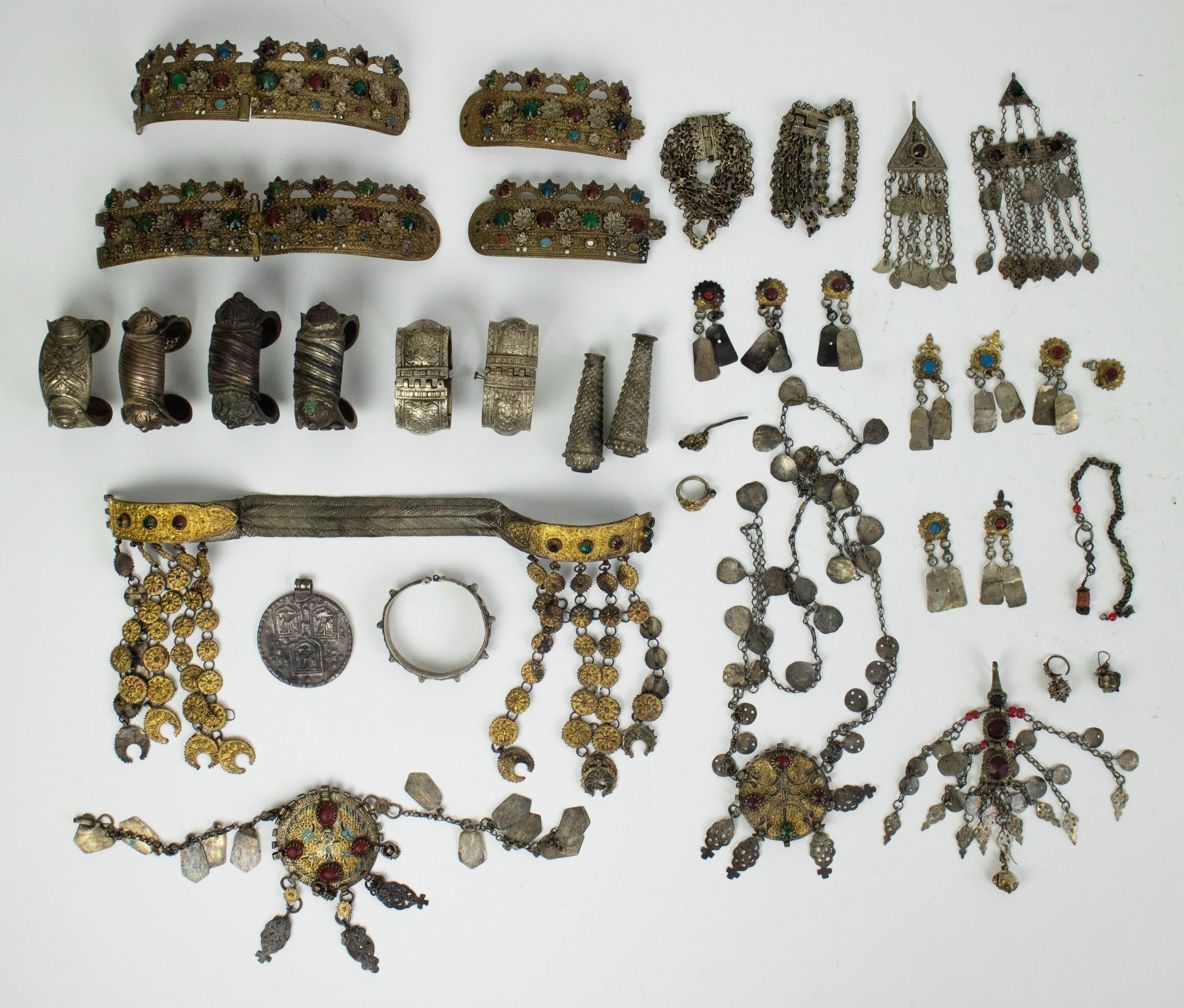 A collection of Asian jewelery