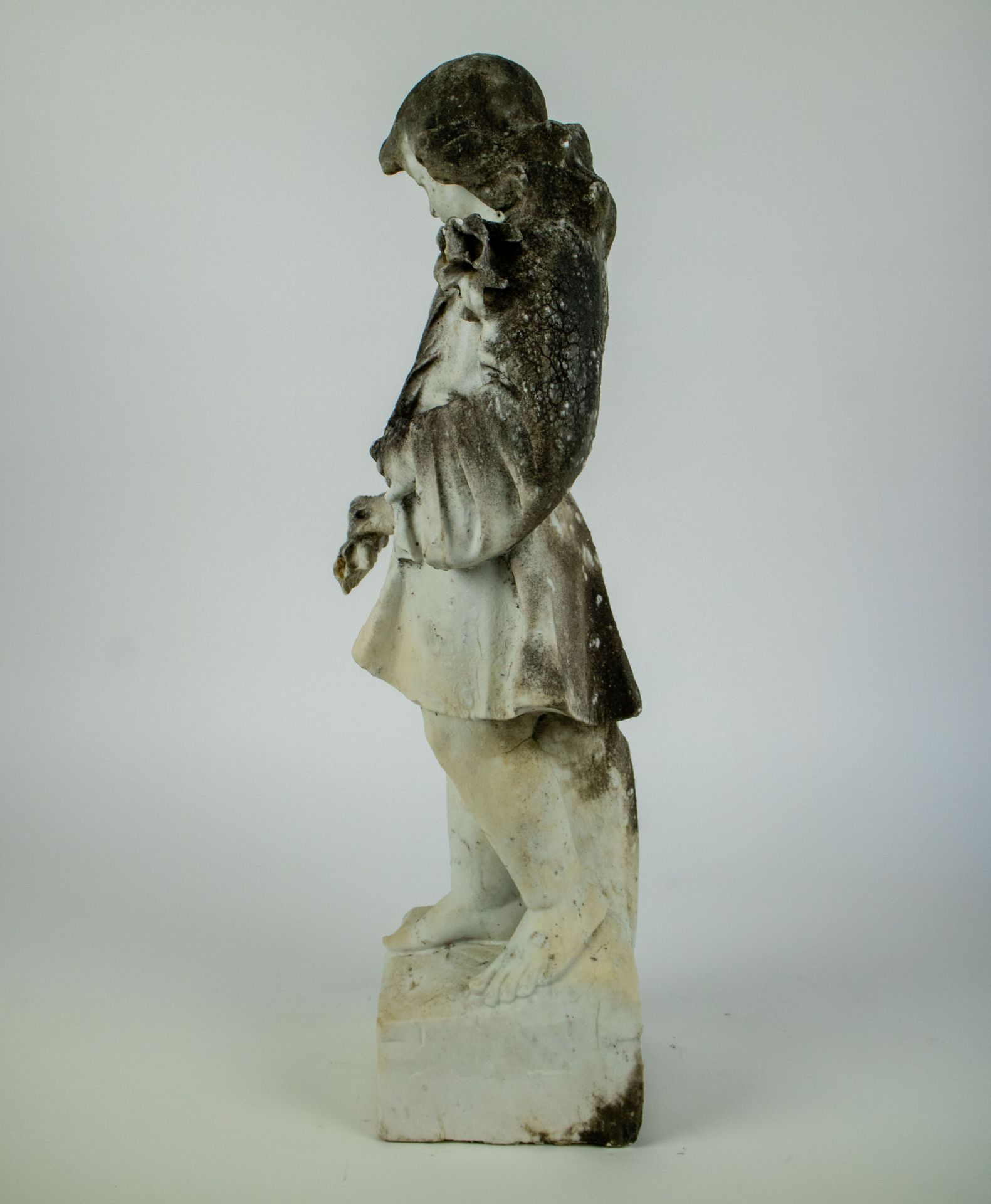 Marble statue of a girl - Image 4 of 4