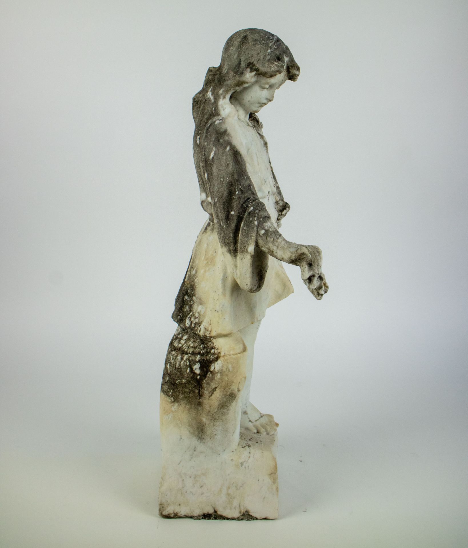 Marble statue of a girl - Image 2 of 4