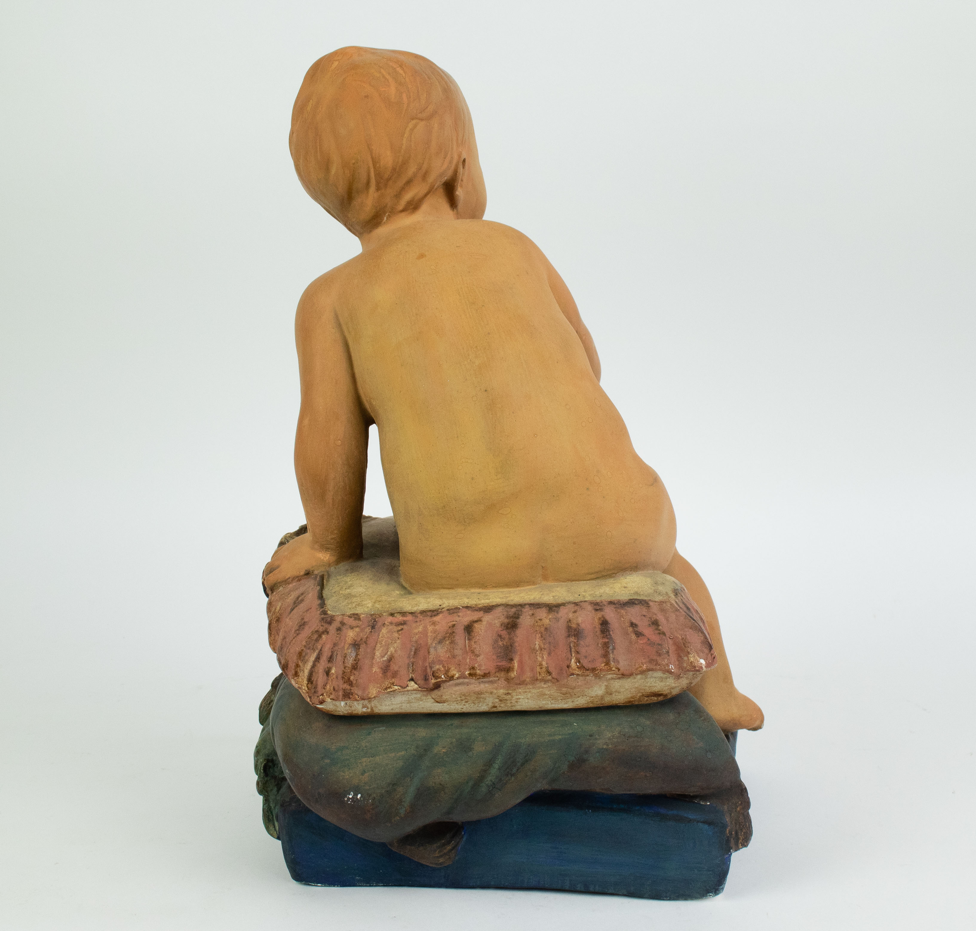 A patinated plaster sculpture of a child on a pillow - Bild 3 aus 4