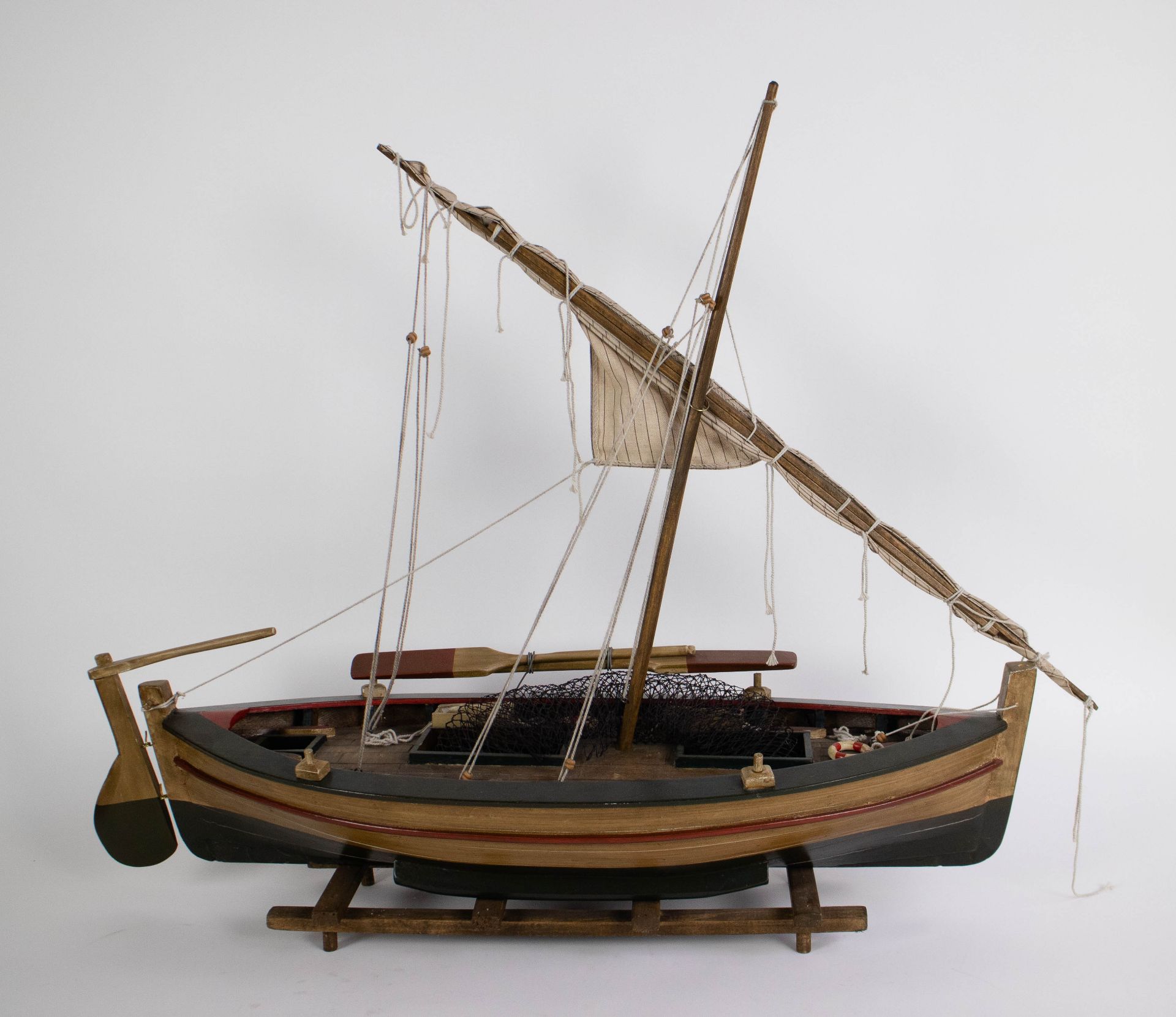 Wooden model of a boat - Bild 3 aus 3