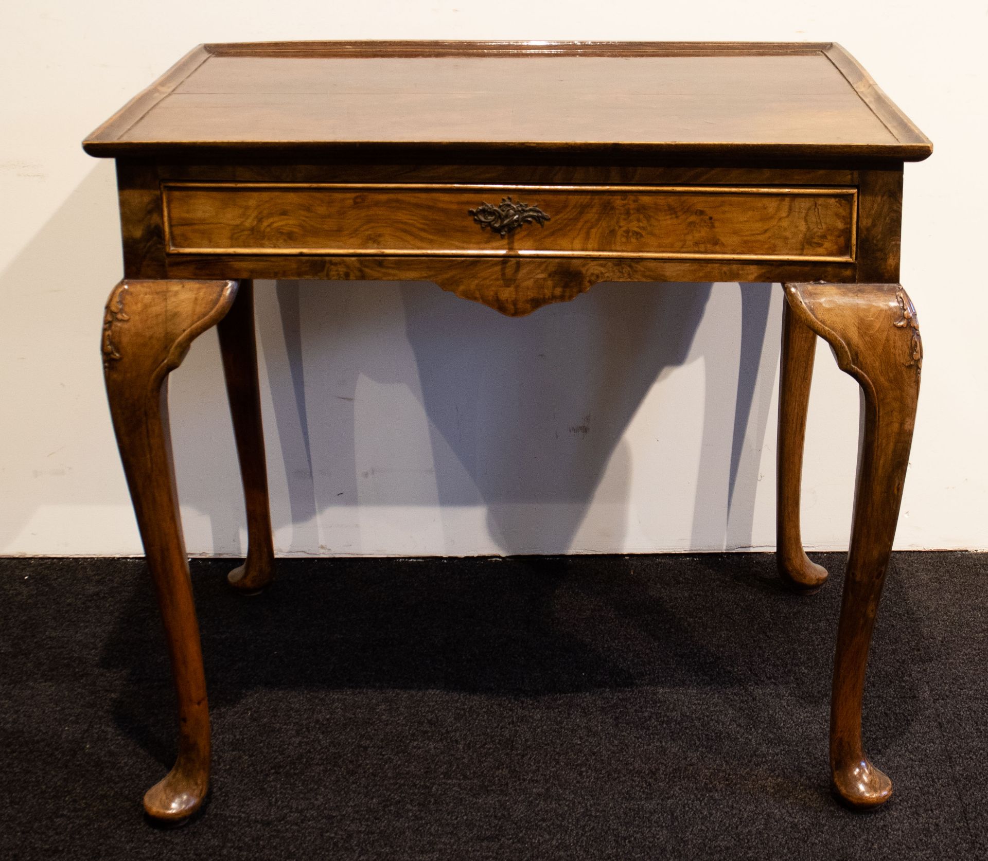 Table in root wood