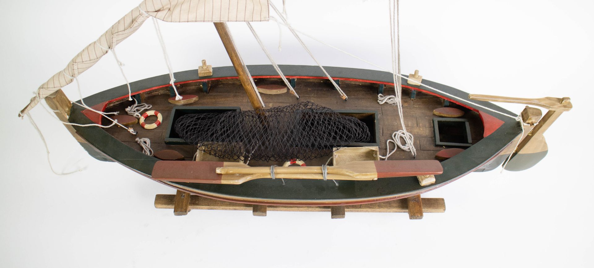 Wooden model of a boat - Bild 2 aus 3