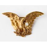 Golden brooch eagle with pearl 18 kt