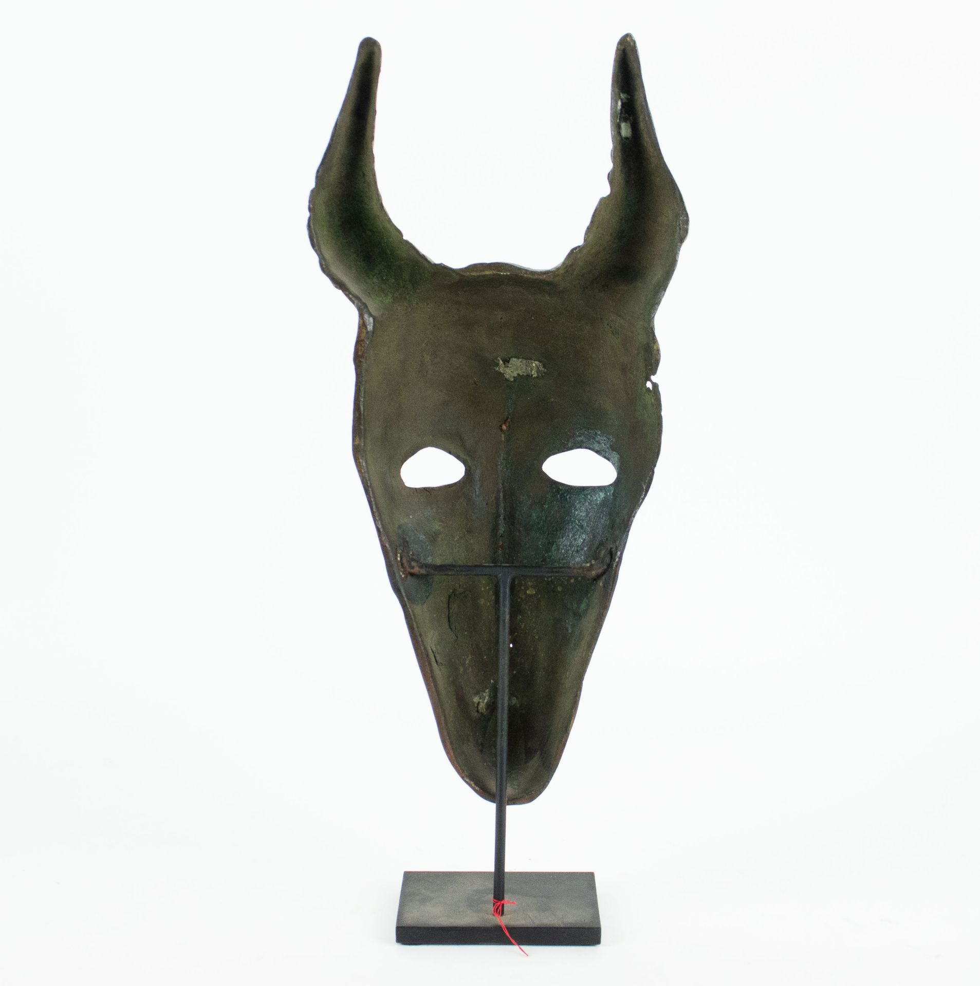 Bronze mask sculpture - Image 2 of 2