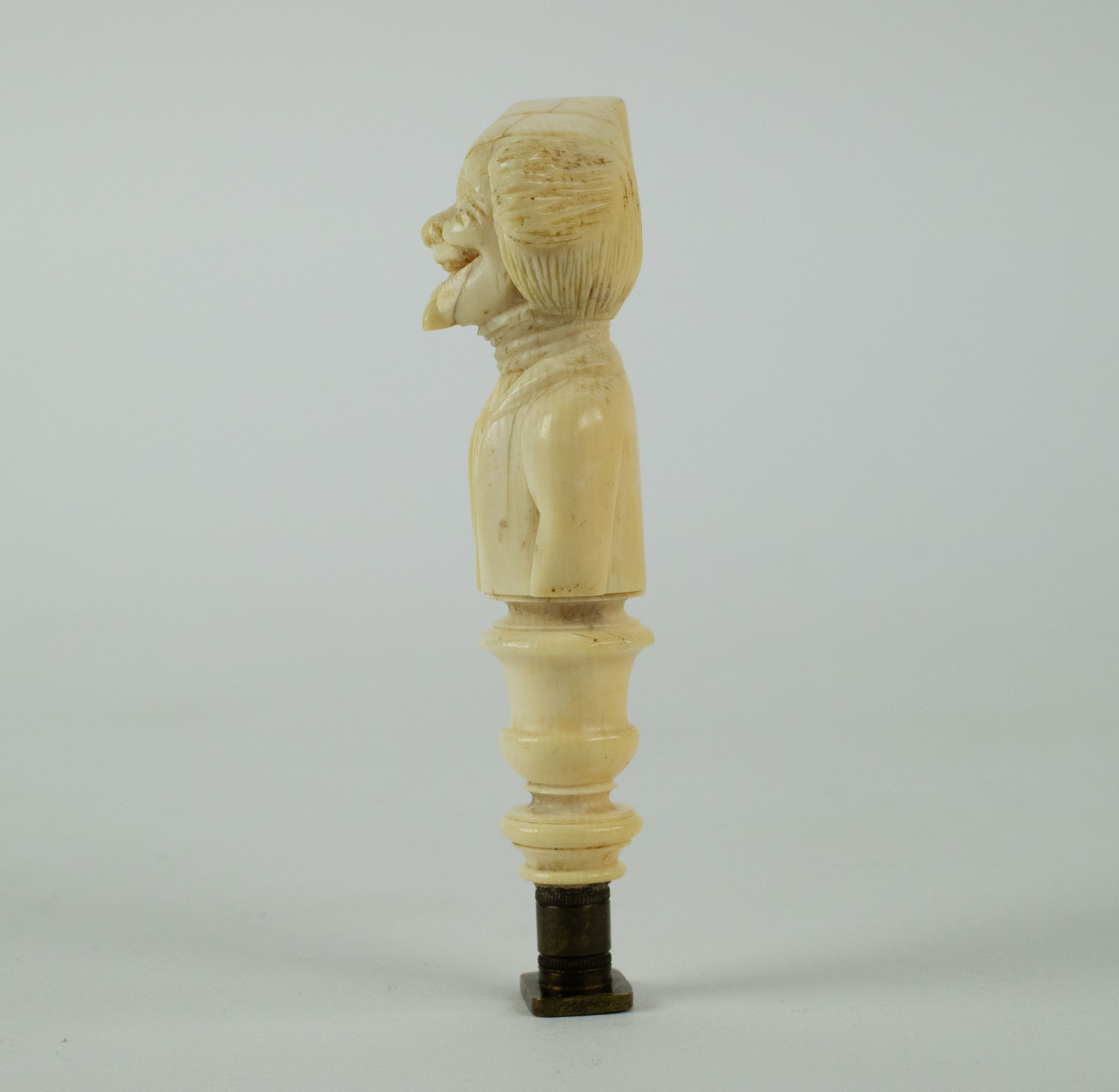 A carved ivory stamp - Bild 2 aus 5