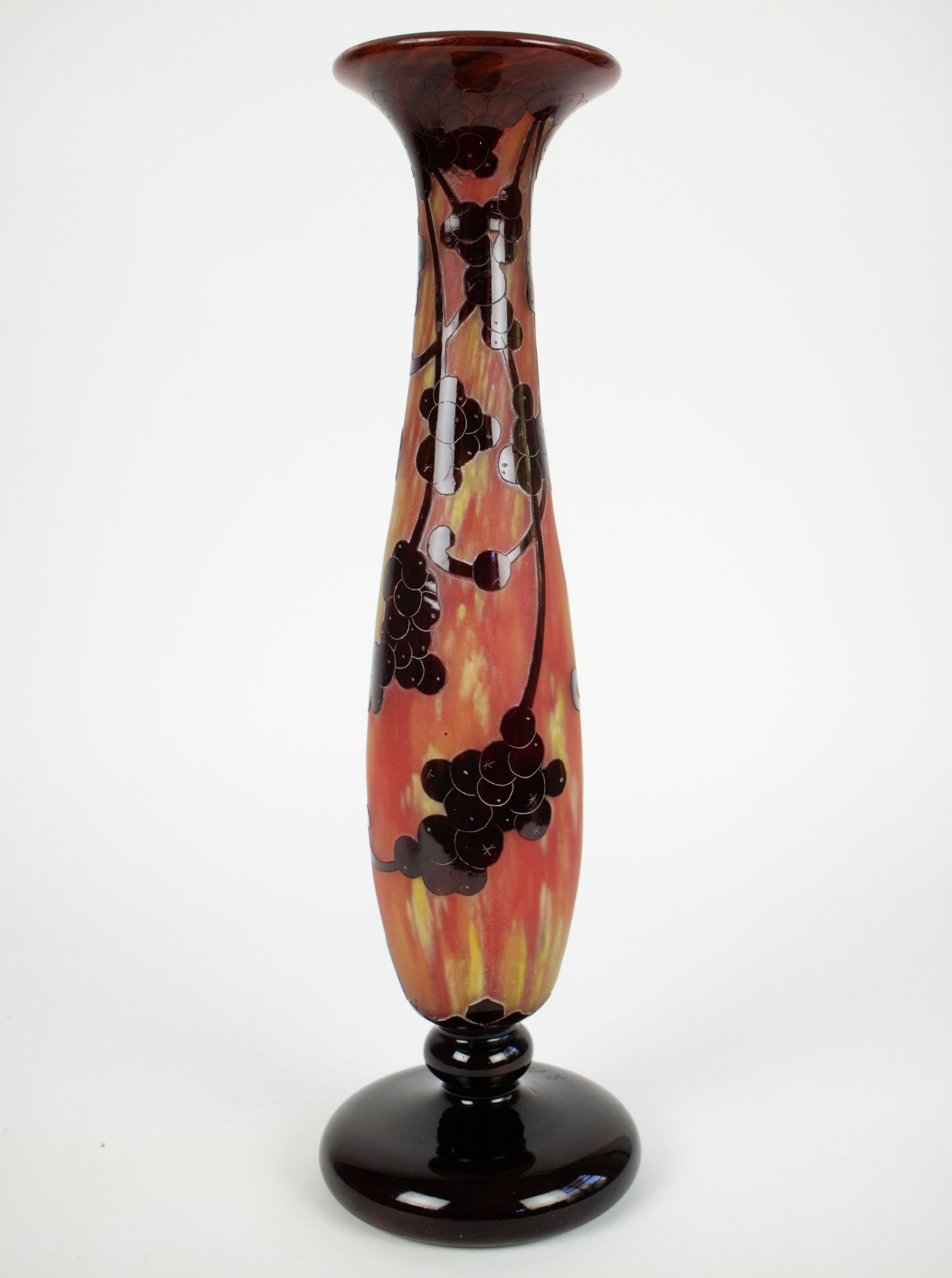 Le verre Français tullip vase - Image 3 of 5