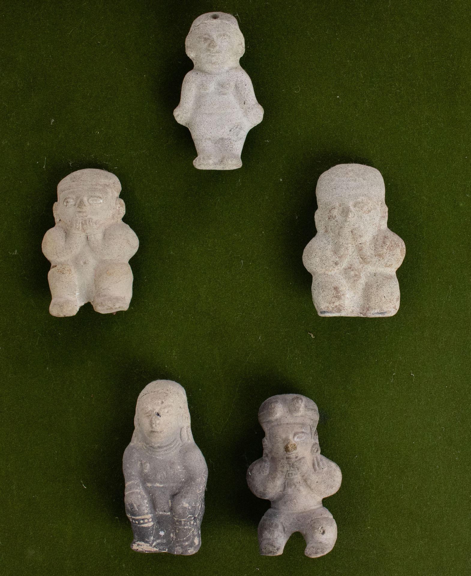 A collection of Tumaco figures - Bild 3 aus 4