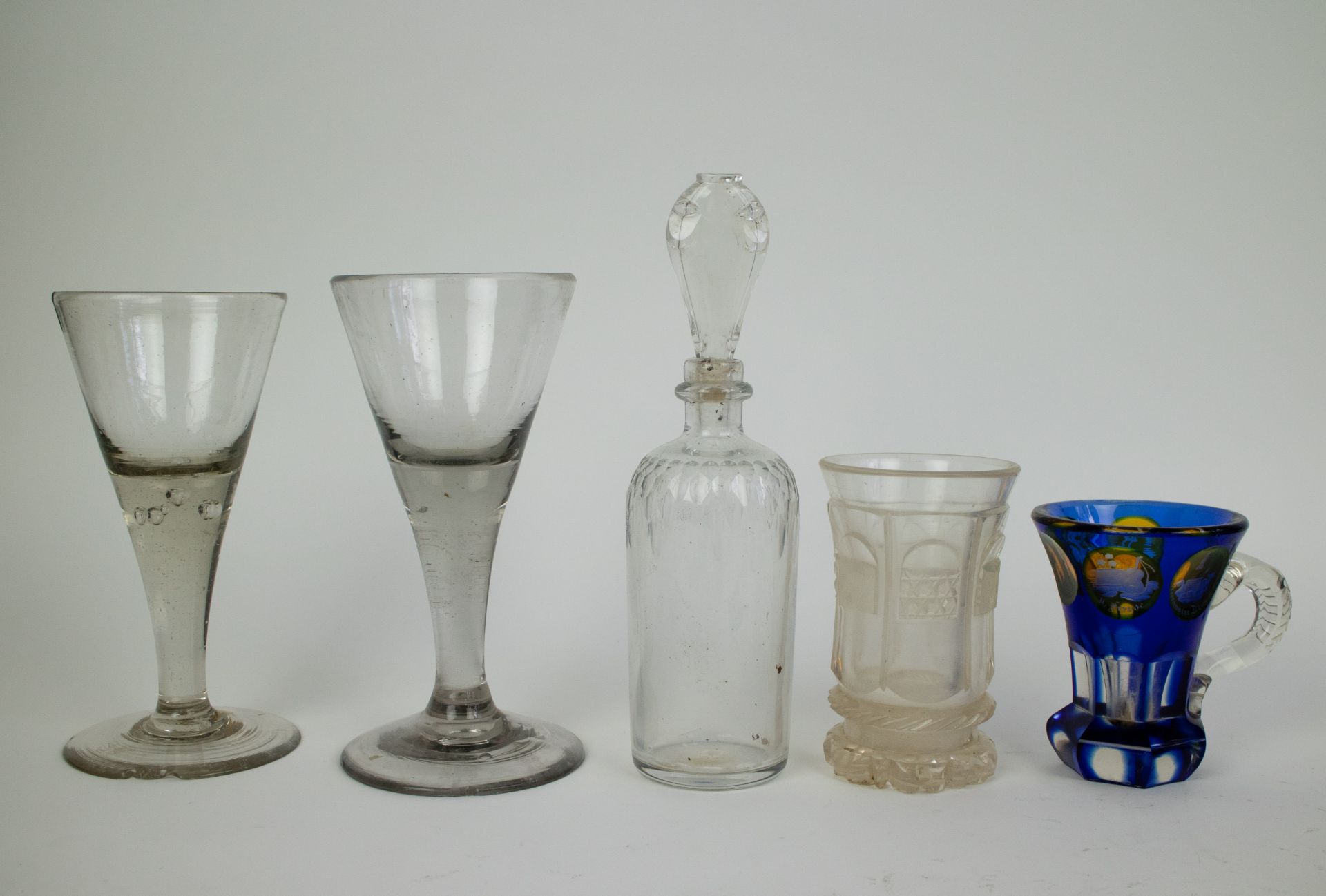 A collection with 18/19thC glassware - Bild 2 aus 4