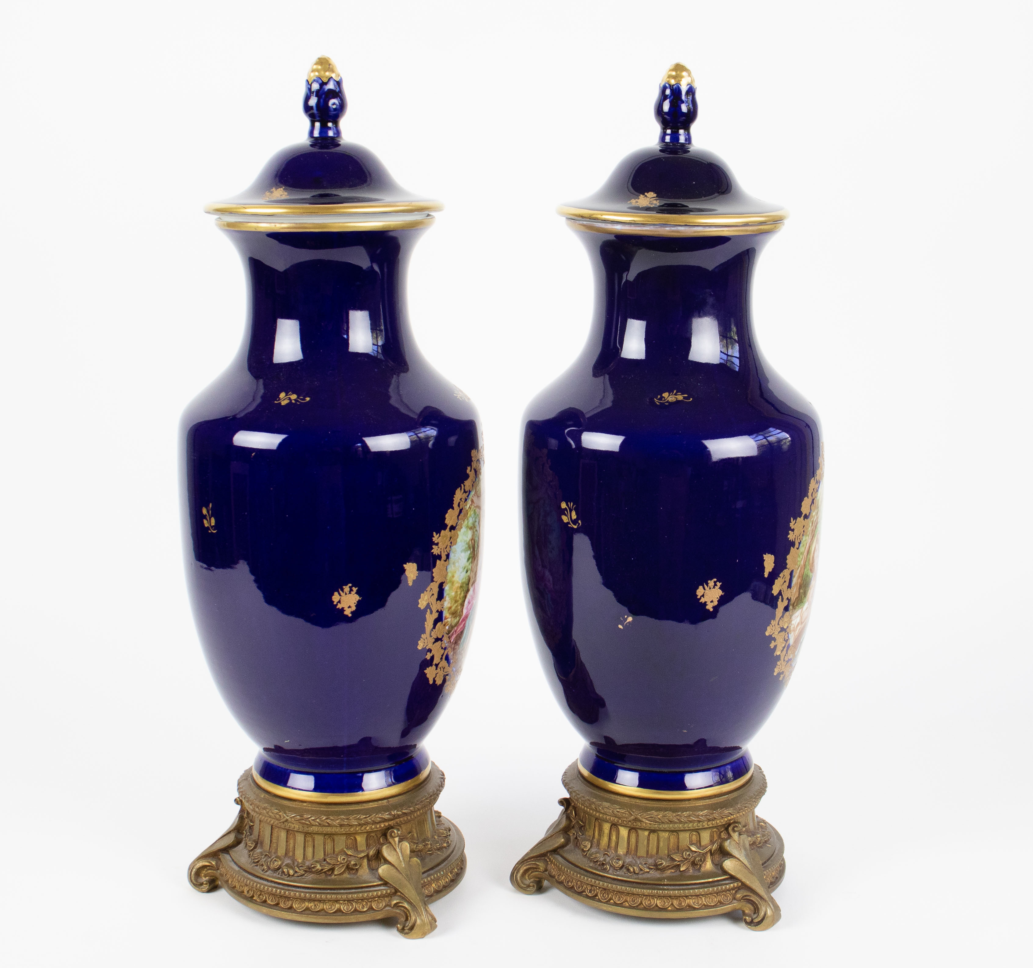 A pair of handpainted Sèvres style vases - Image 6 of 7