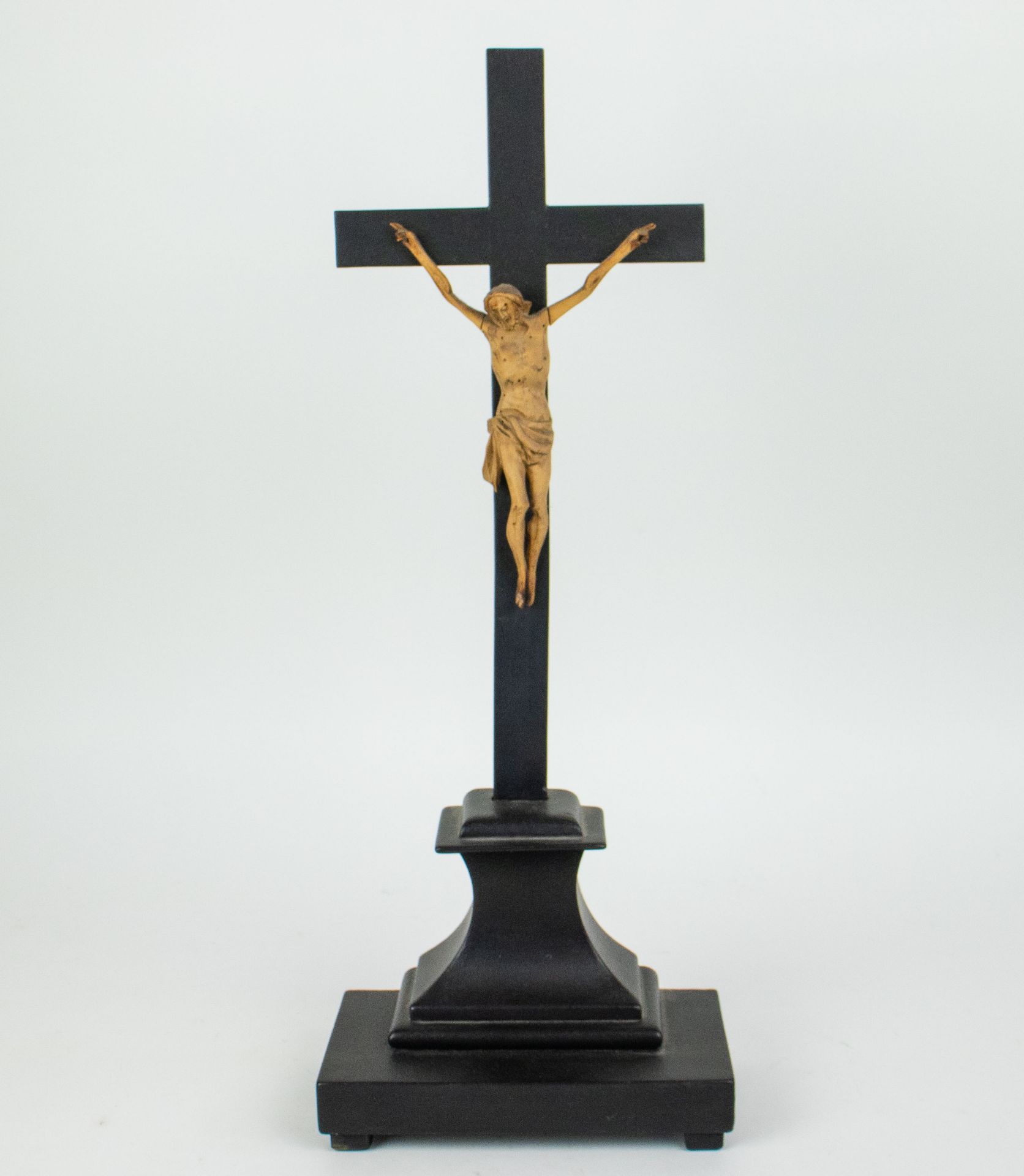 Crucifix Christ in boxwood