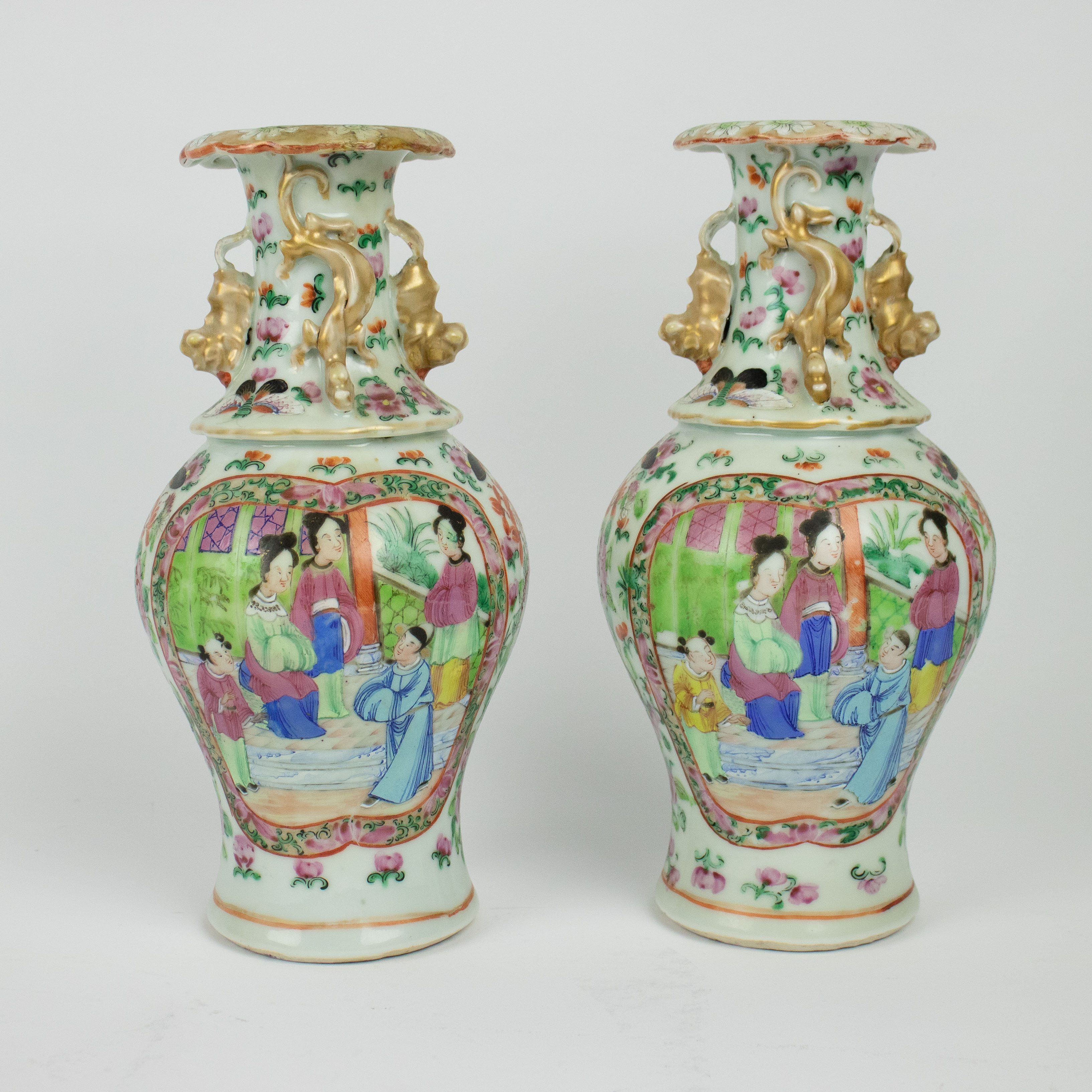 2 Canton vases and a plate - Image 2 of 11