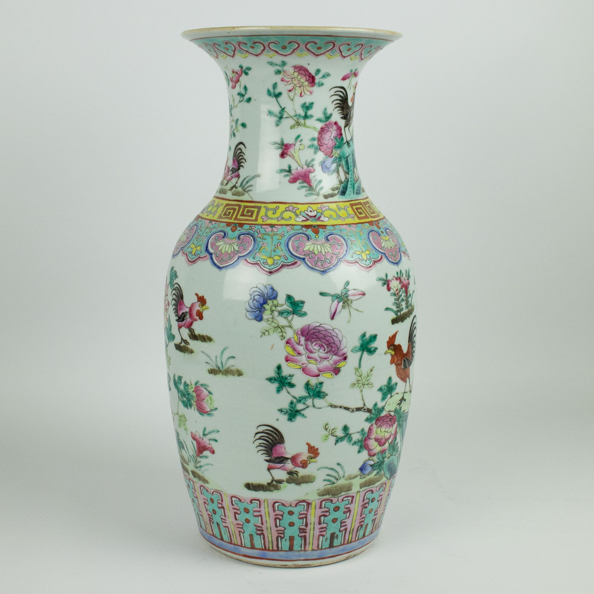 A Chinese vase famille rose 19th century - Image 4 of 6