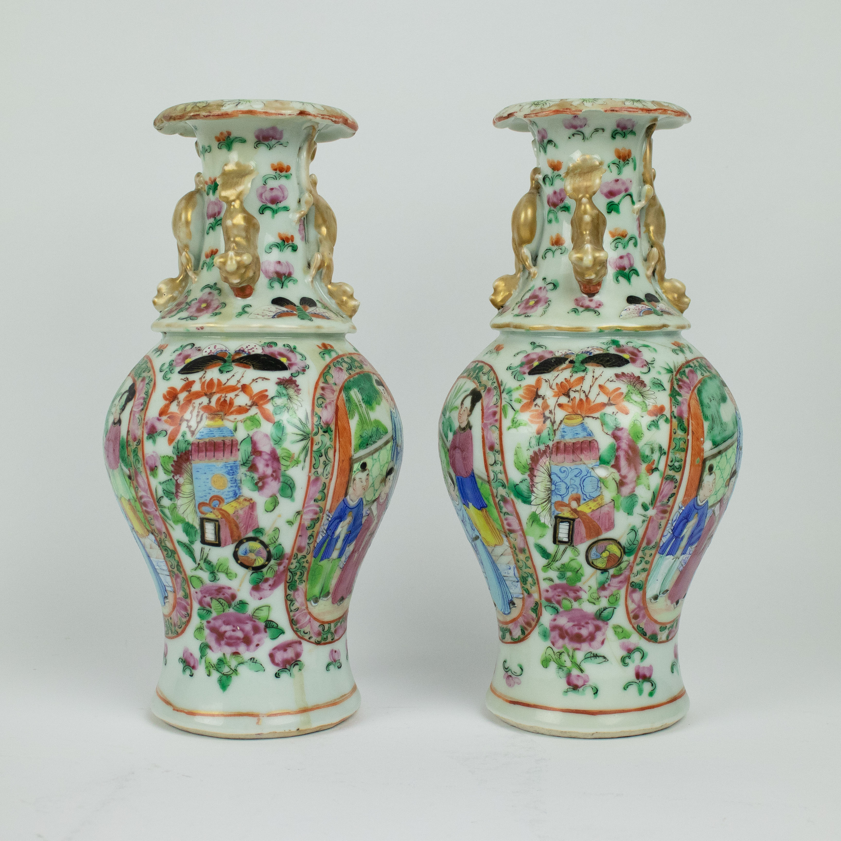 2 Canton vases and a plate - Image 3 of 11