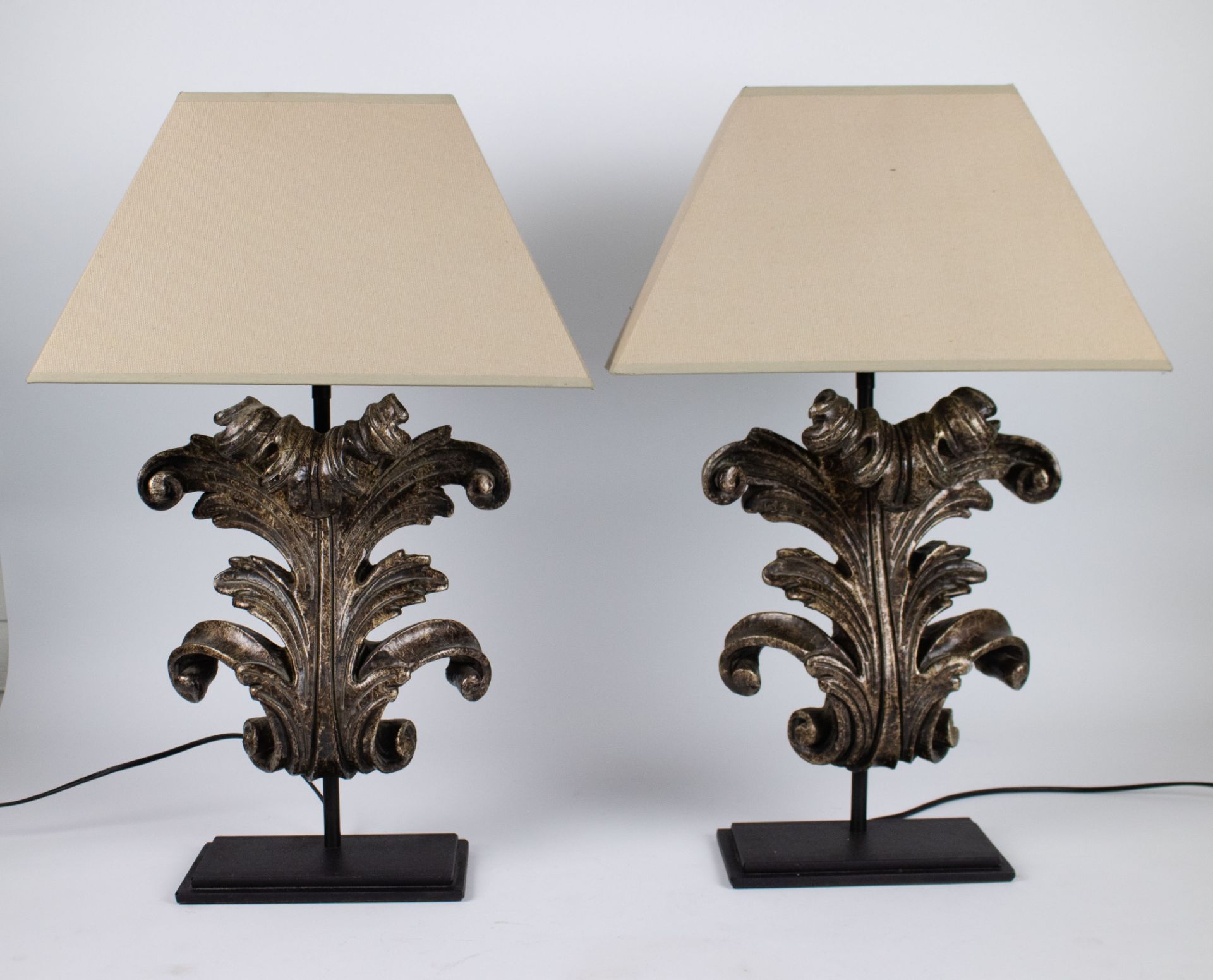 Pair of decorative lampadaires