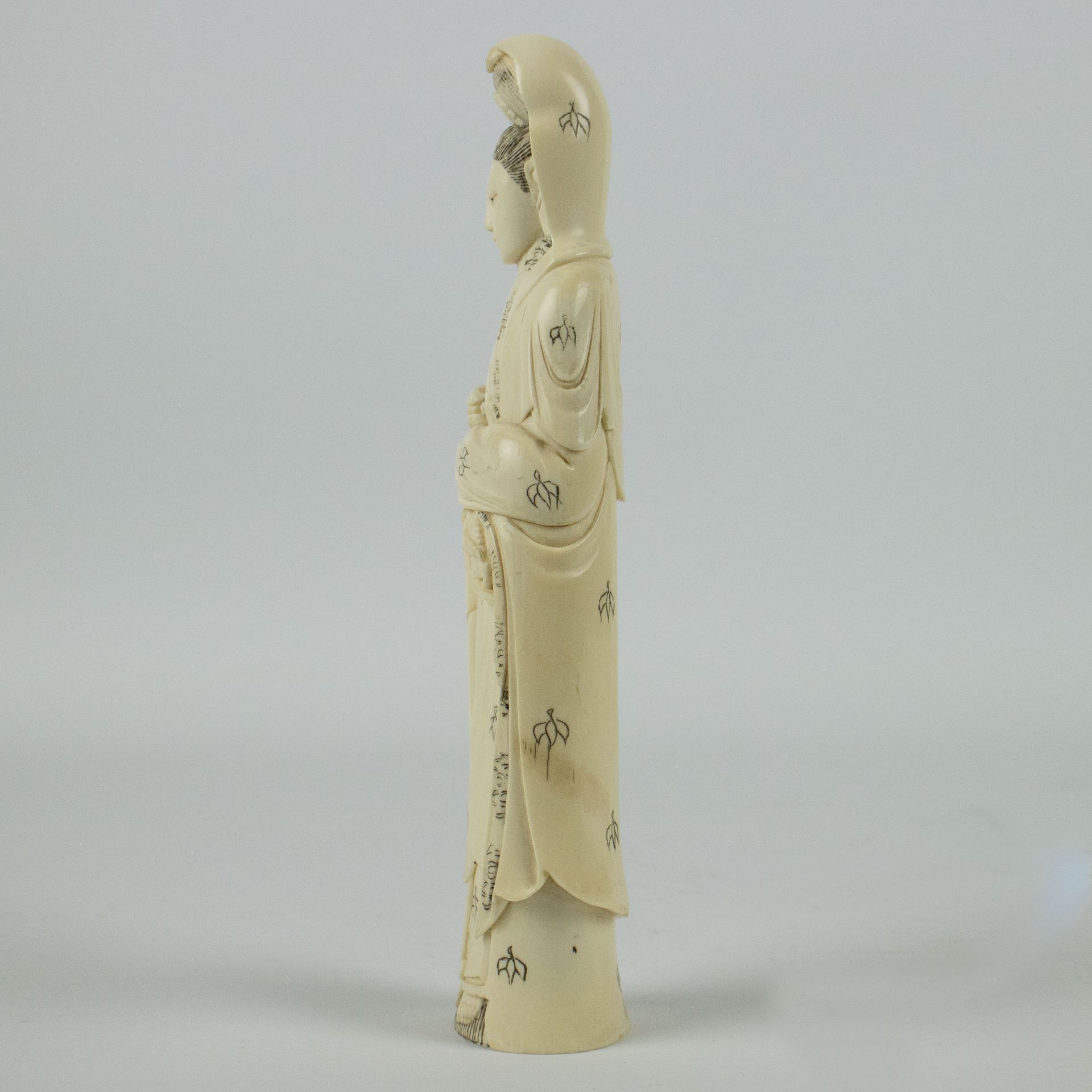 Chinese carved elephant invory figure of Guanyin - Image 2 of 5