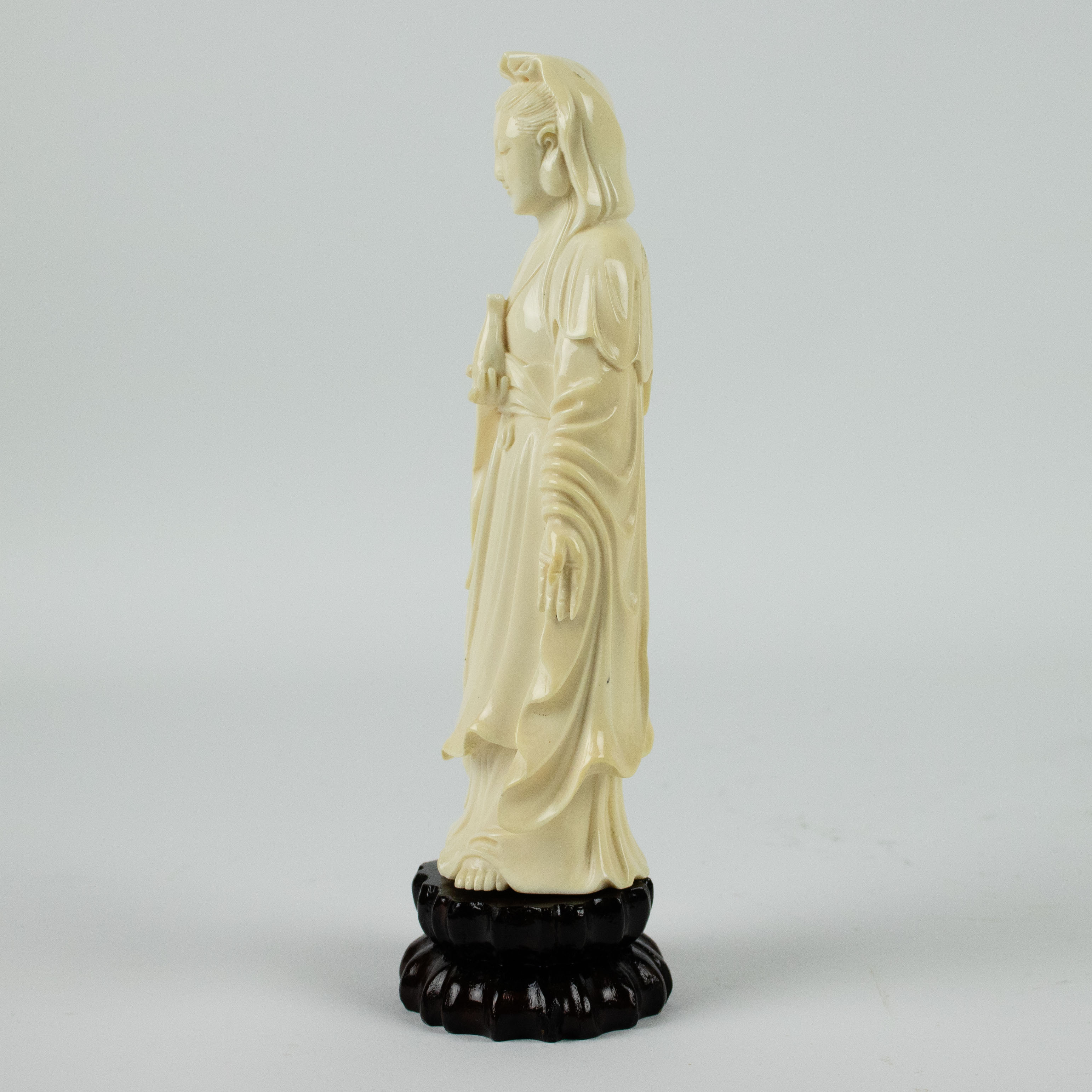 Chinese carved elephant ivory figure of Guanyin - Image 2 of 4