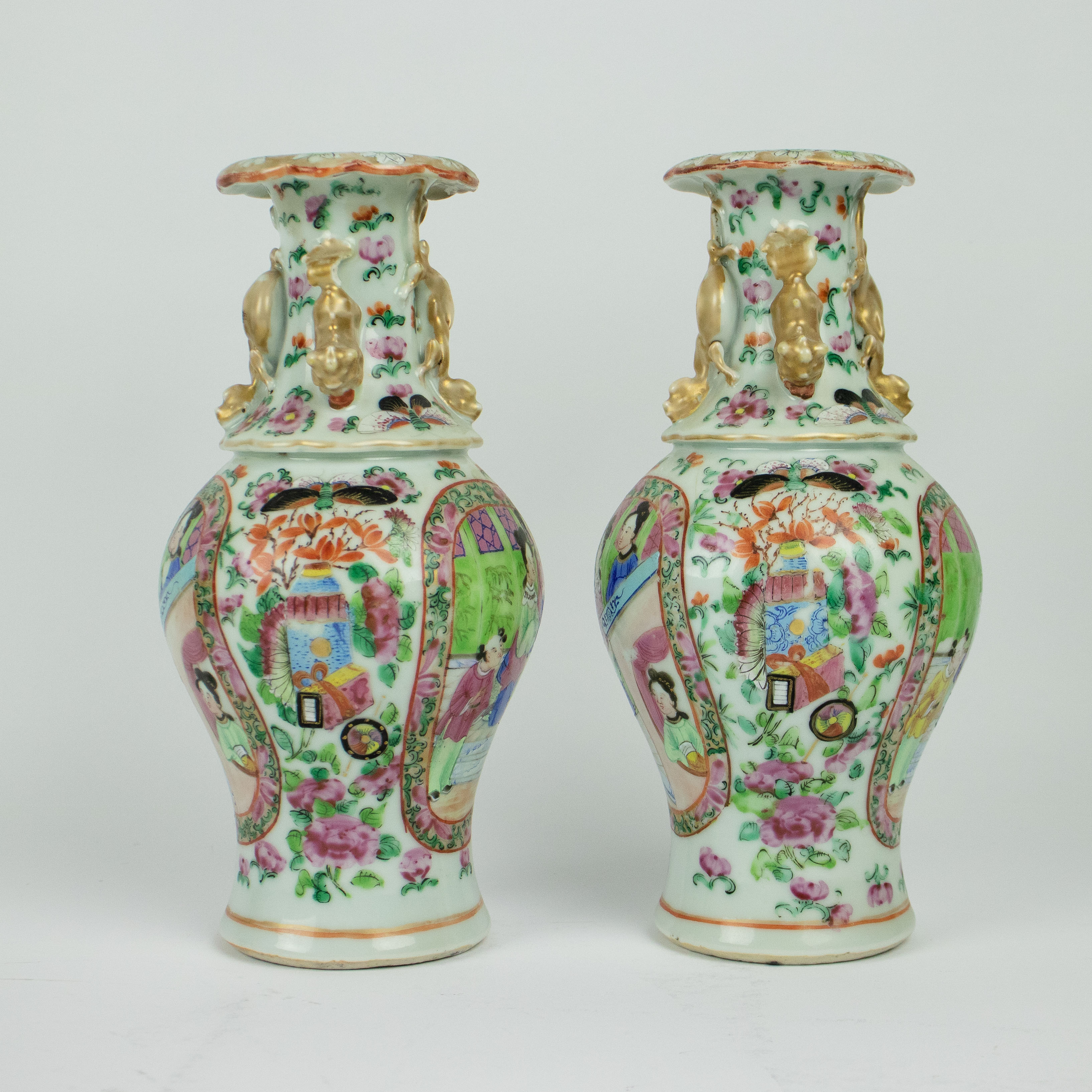 2 Canton vases and a plate - Image 5 of 11