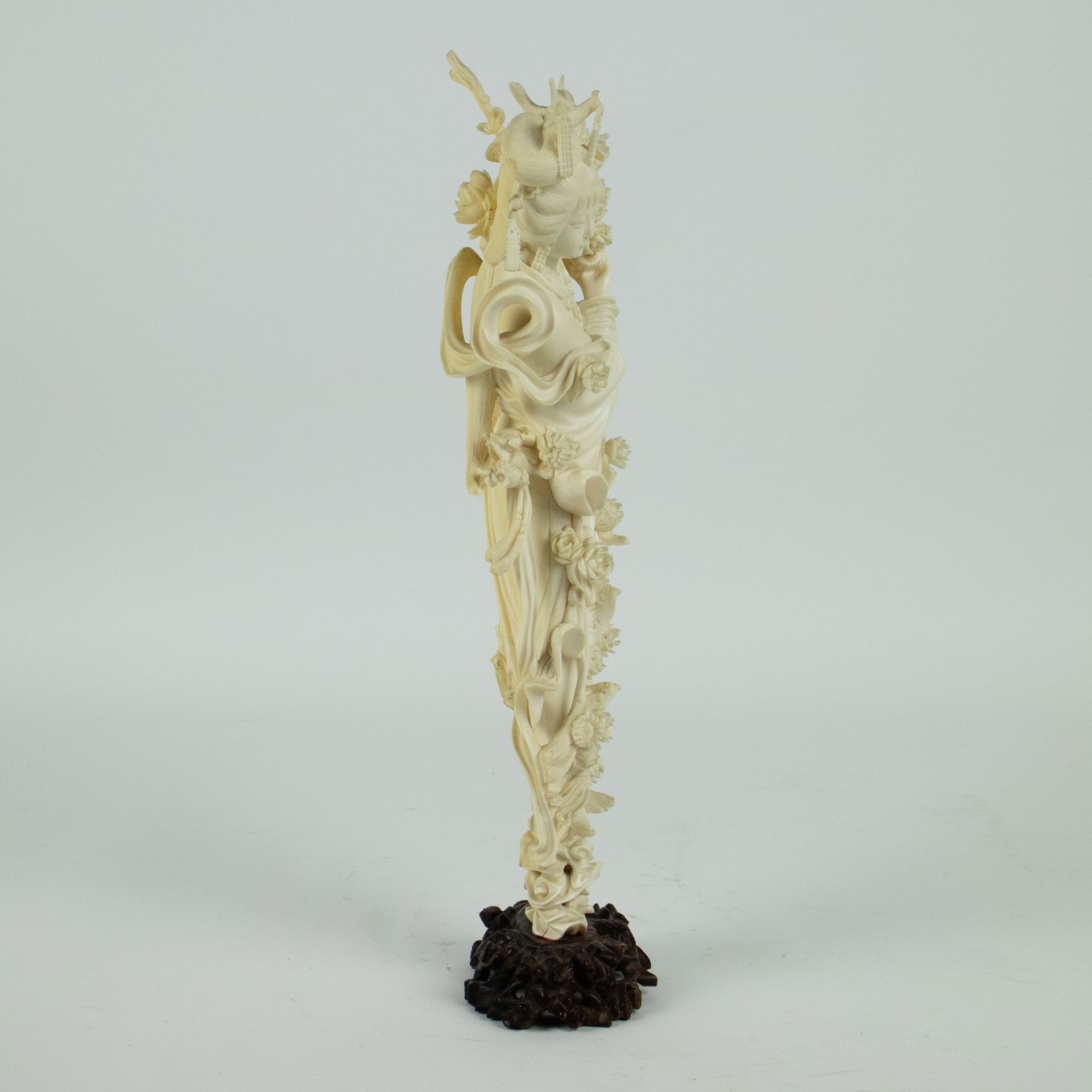 Chinese ivory figure of He Xiangu - Image 4 of 4