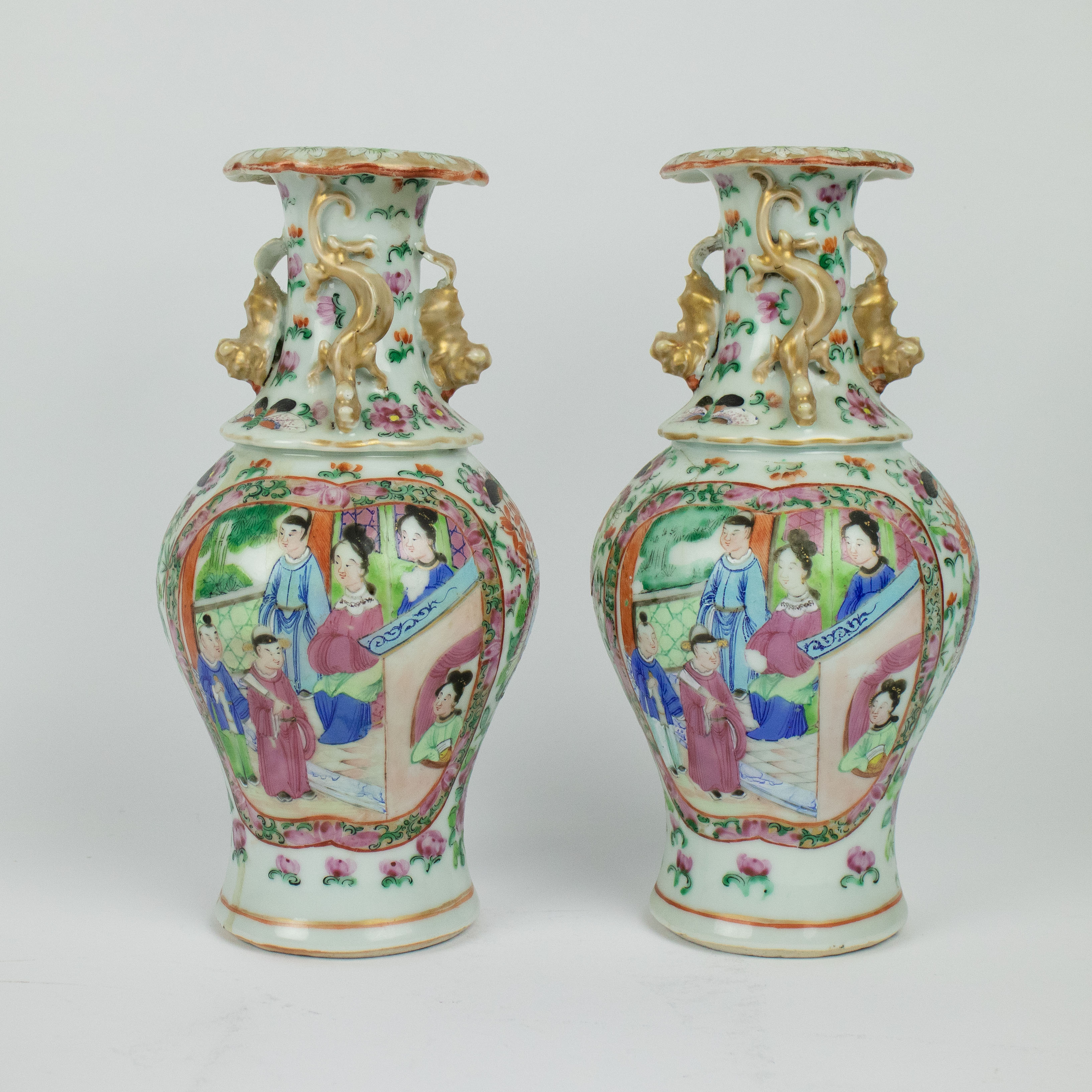 2 Canton vases and a plate - Image 4 of 11